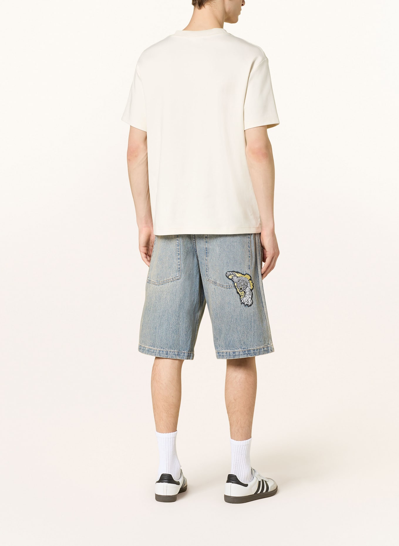 ハーフ・ショートパンツ ADIDAS ADILENIUM SEASON 3 DENIM SHORTS 5FT353 adidas Originals Adilenium Season 3 denim shorts in light