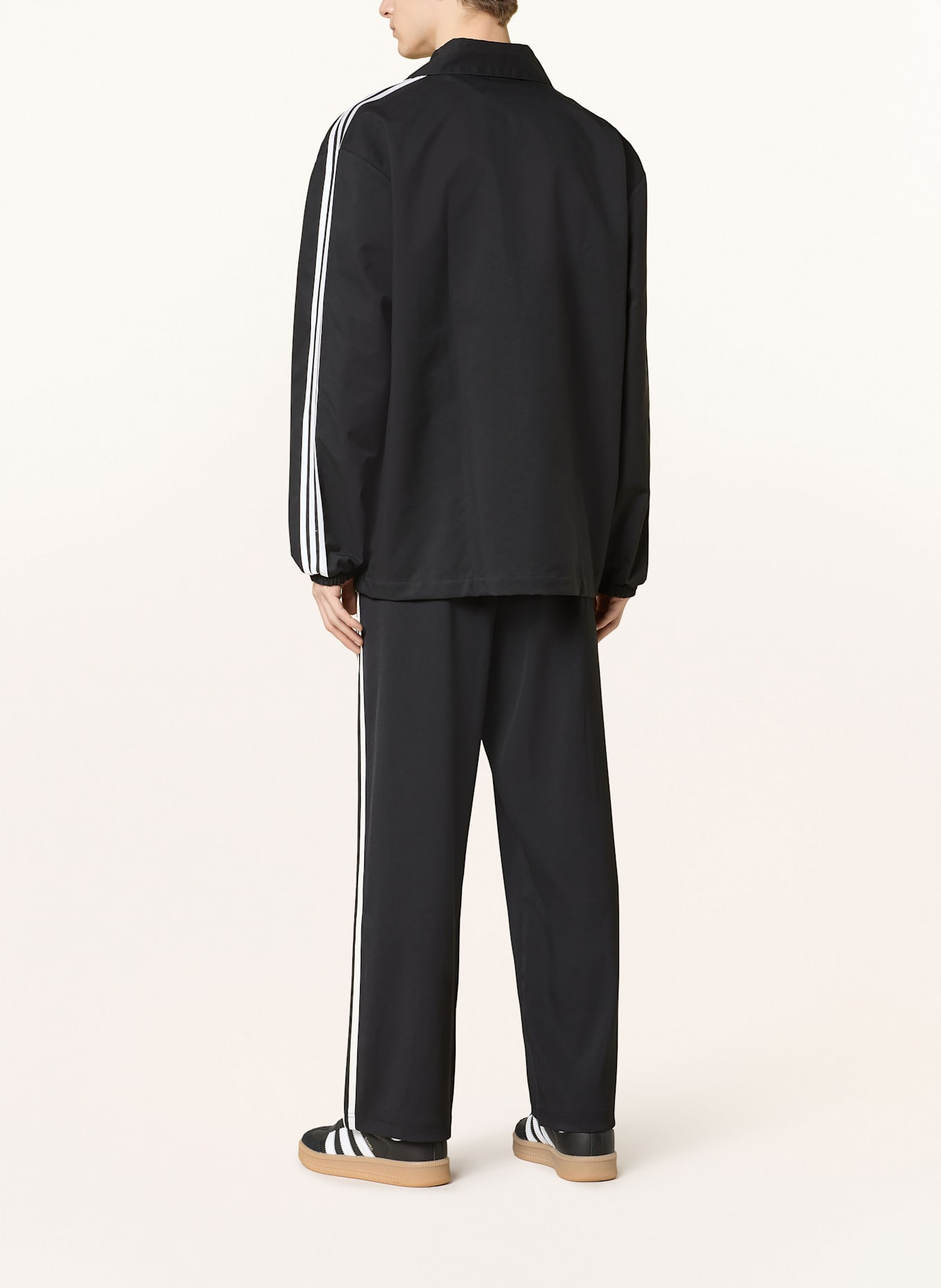 adidas Originals Spodnie dresowe PREMIUM BAGGY z lampasami: CZARNY
