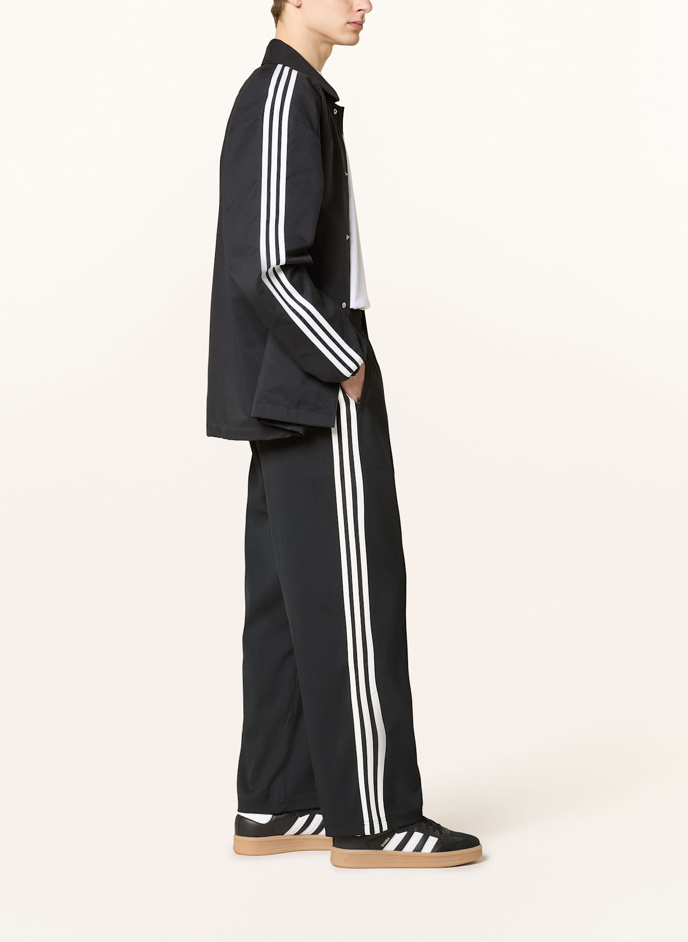 adidas Originals Spodnie dresowe PREMIUM BAGGY z lampasami: CZARNY