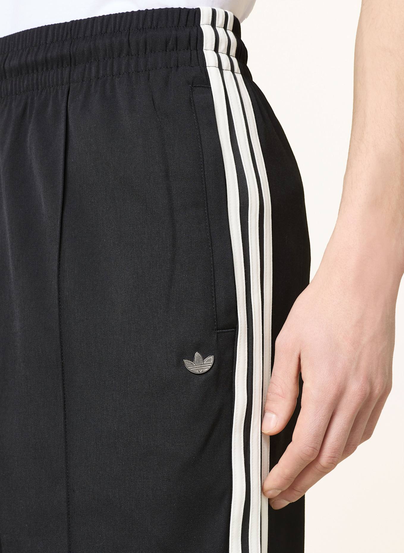 adidas Originals Spodnie dresowe PREMIUM BAGGY z lampasami: CZARNY