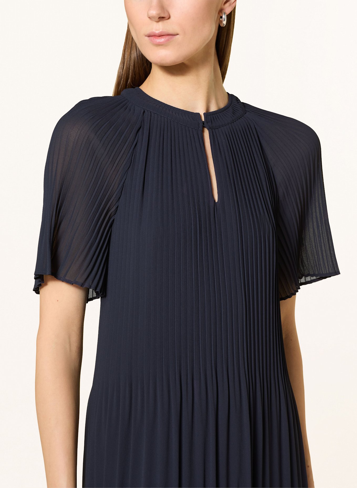 comma Plisseekleid: DUNKELBLAU
