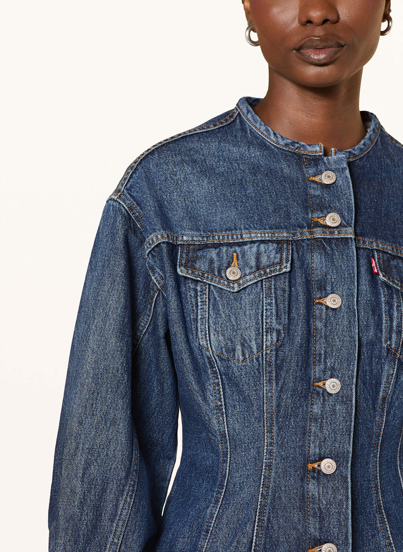 Levi's® Džínová bunda SCULPTED TRUCKER: TMAVĚ MODRÁ