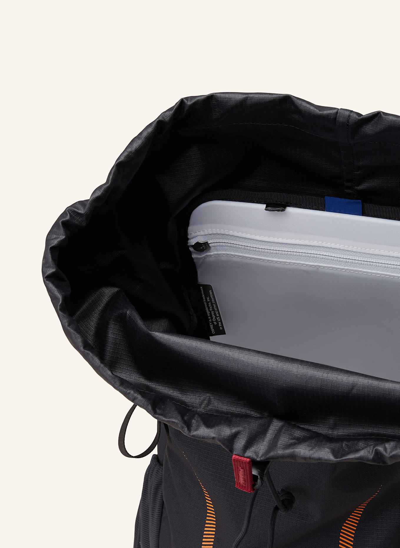 OSPREY Batoh HIKELITE TOUR 32 l: ČERNÁ