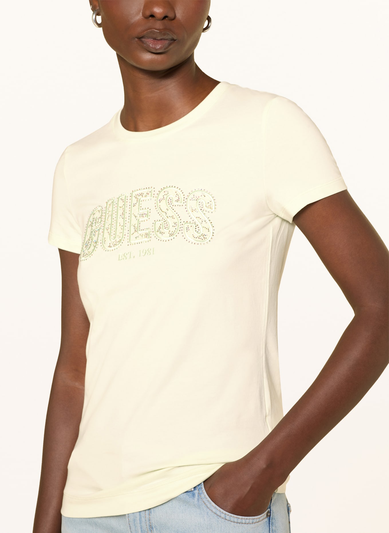GUESS T-Shirt mit Schmucksteinen: HELLGELB