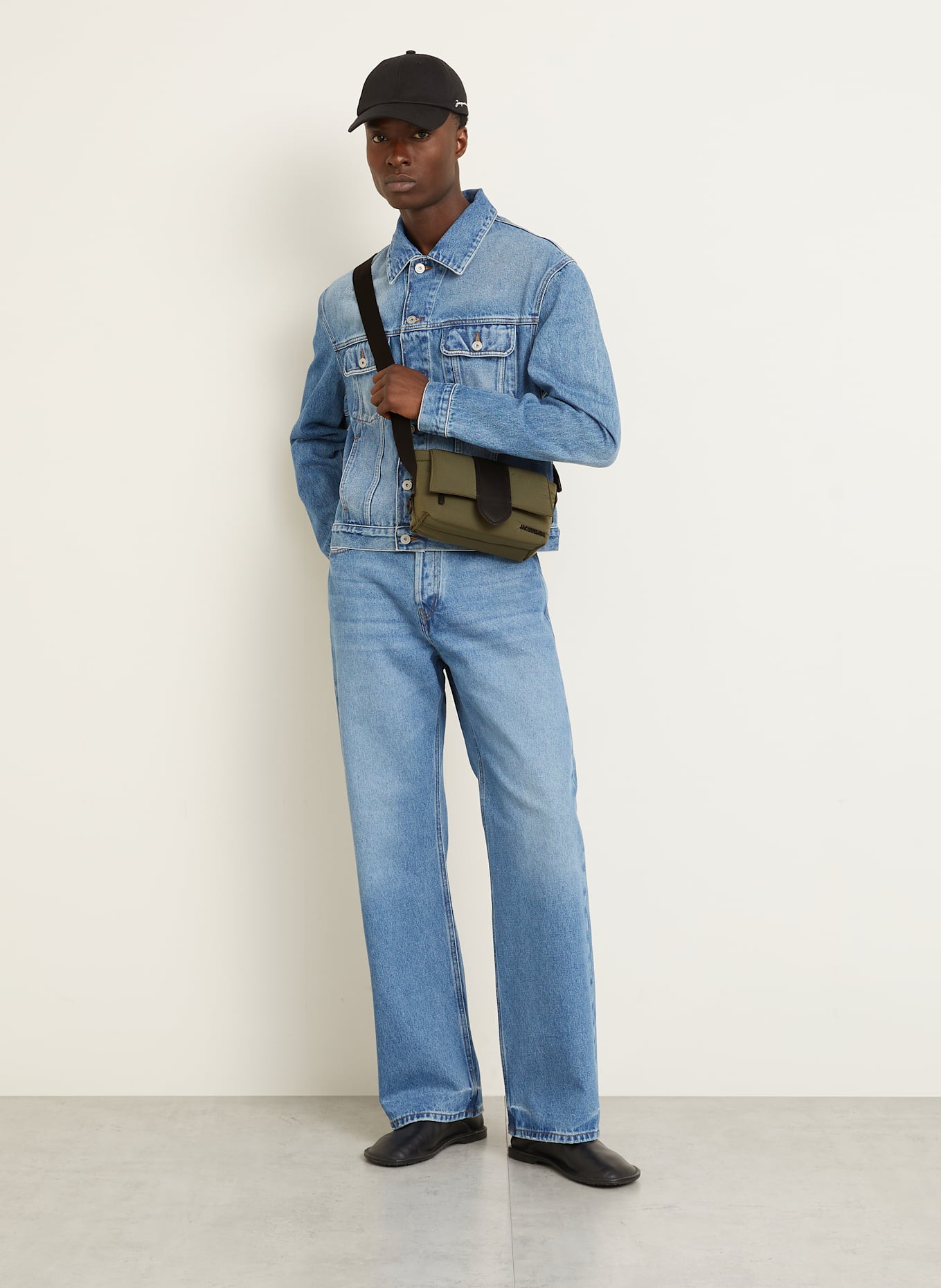 JACQUEMUS Umhängetasche LE PETIT MESSENGER BAMBINO: KHAKI/ SCHWARZ
