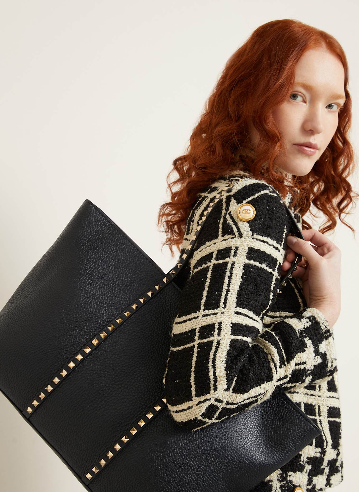 VALENTINO GARAVANI Shopper ROCKSTUD MEDIUM: SCHWARZ