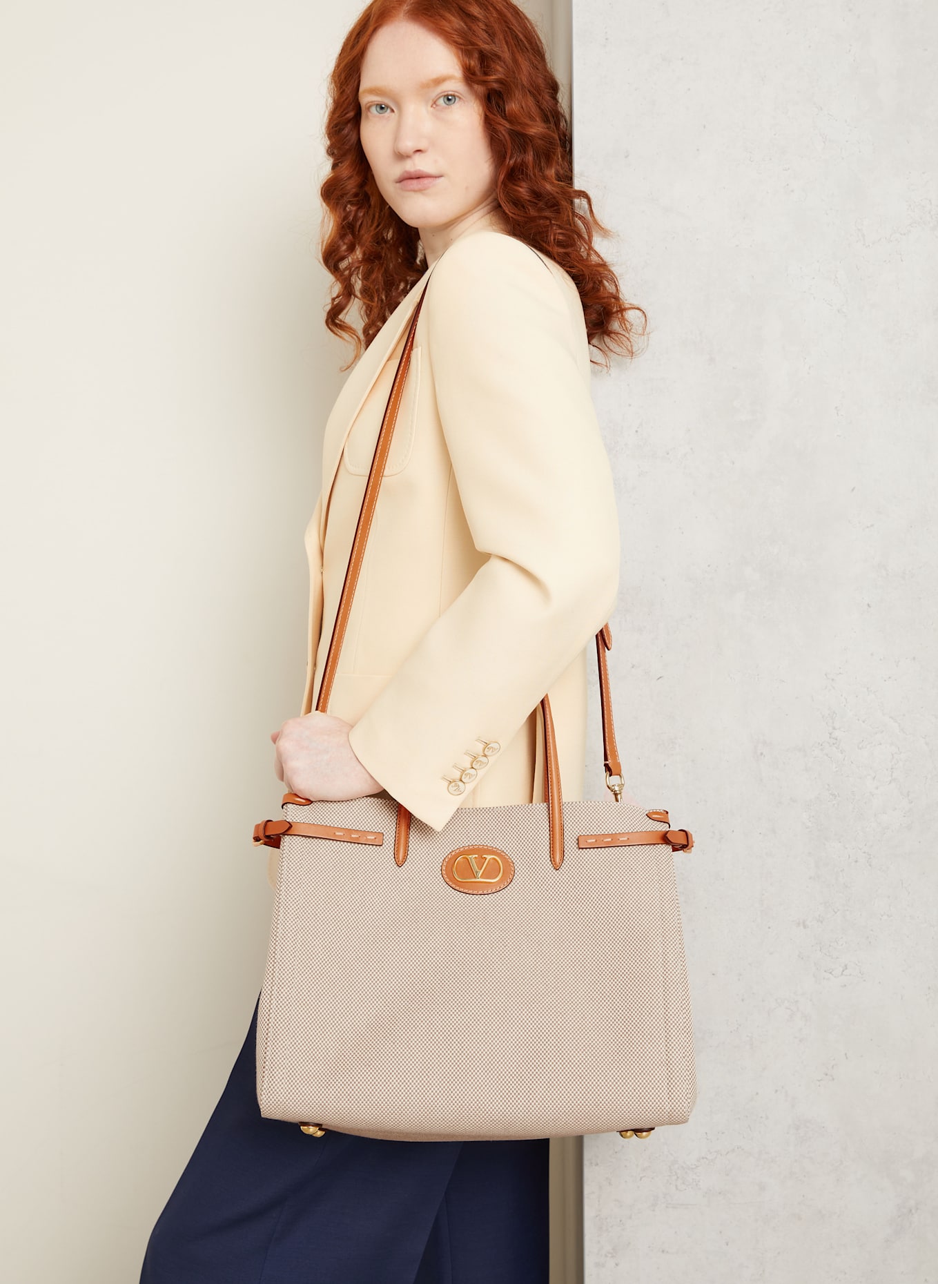 VALENTINO GARAVANI Handtasche ANTIBES MEDIUM: BEIGE/ CAMEL