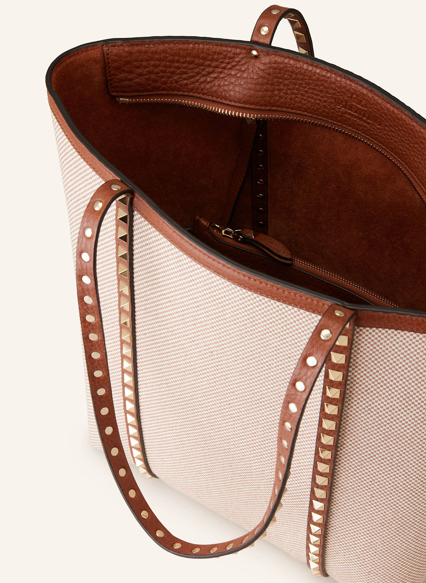 VALENTINO GARAVANI Shopper ROCKSTUD mit Pouch und Nieten: CREME/ BRAUN