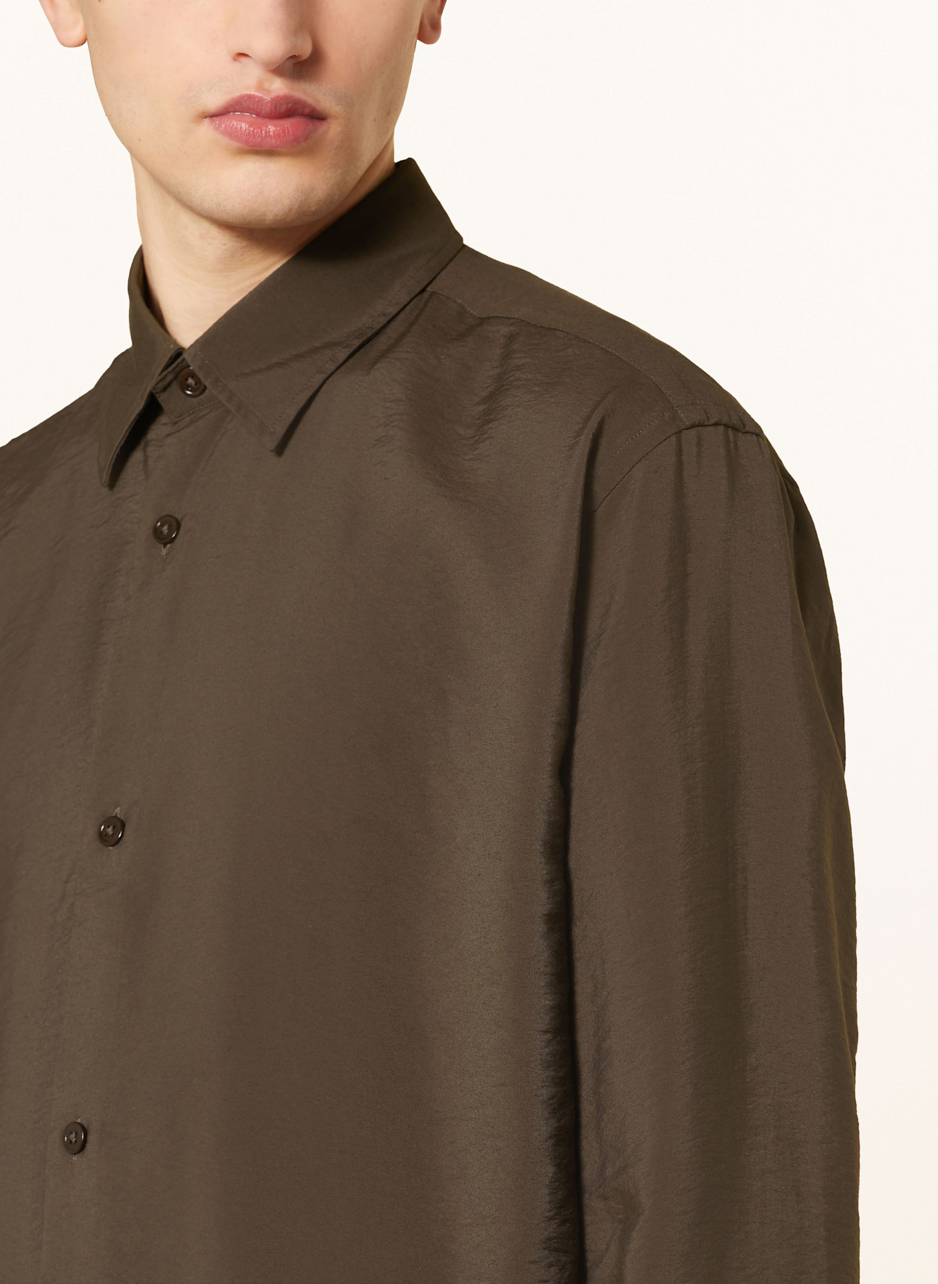 NN.07 Košile FREDDY Comfort Fit: TMAVĚ HNĚDÁ