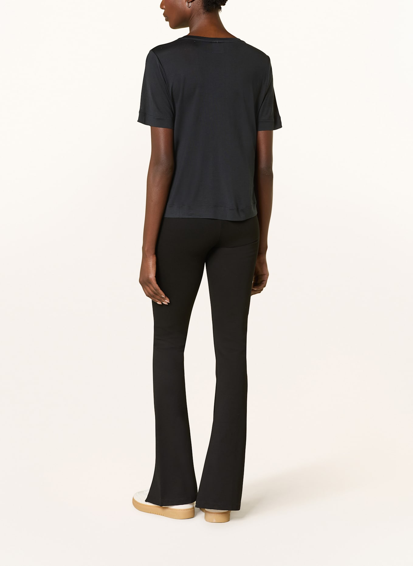 BOGNER Tričko SIENNA z hedvábí: ČERNÁ