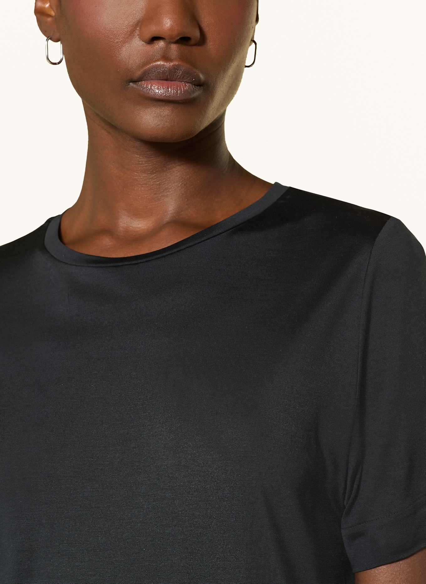 BOGNER Tričko SIENNA z hedvábí: ČERNÁ