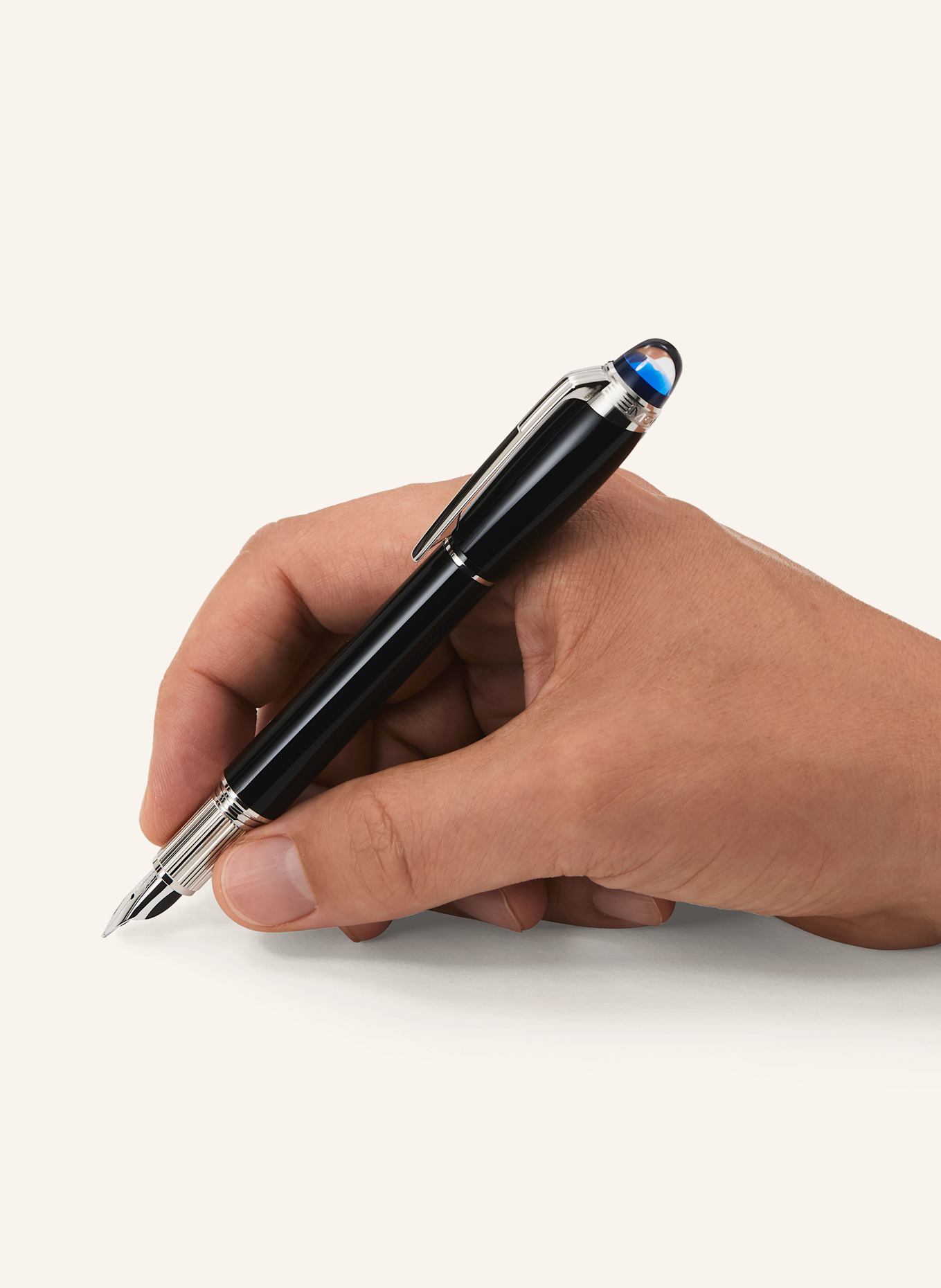 MONTBLANC Patronenfüllfederhalter STARWALKER PRECIOUS RESIN: SCHWARZ / SILBER