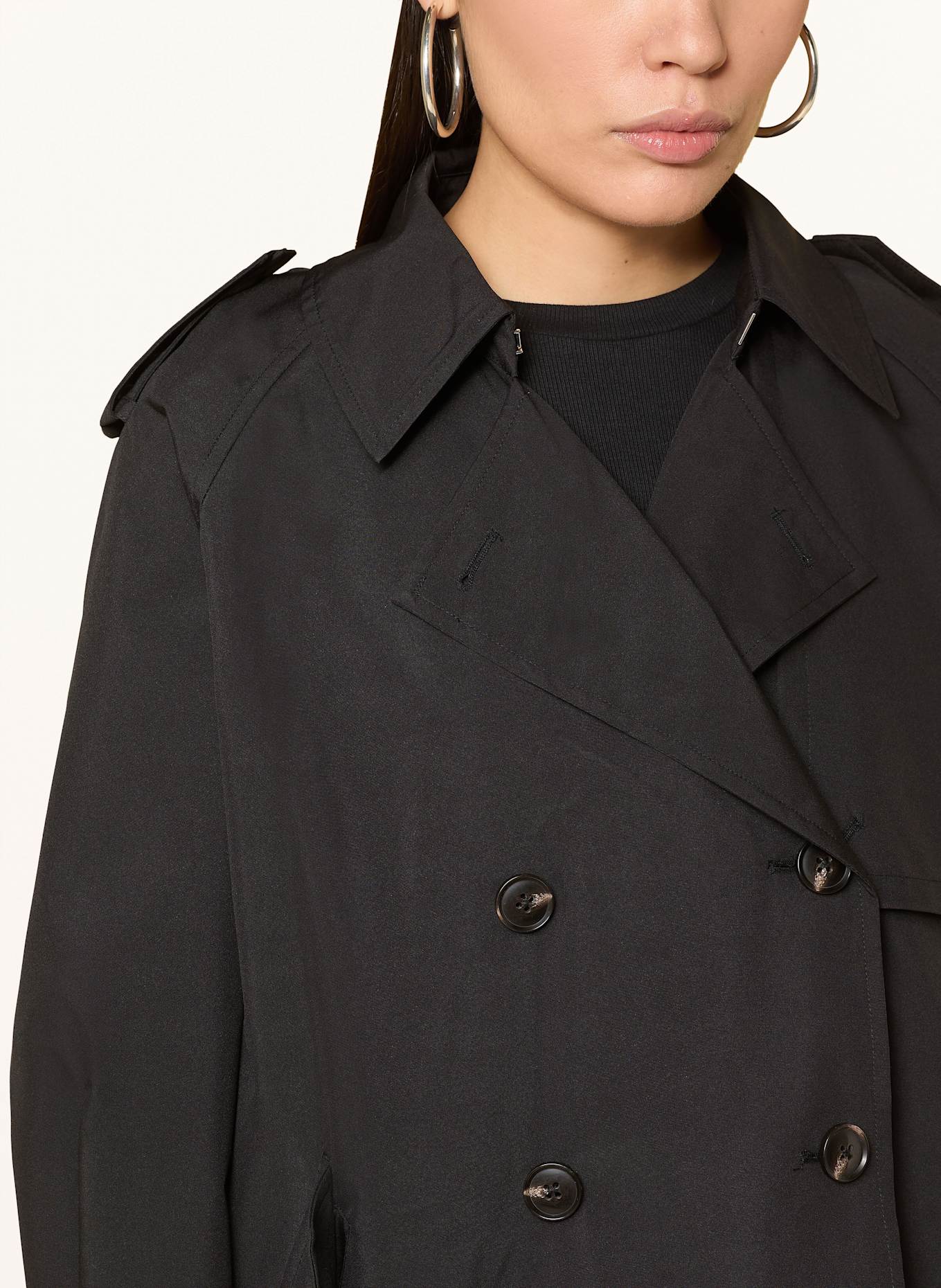 White Label Trenčkot: ČERNÁ