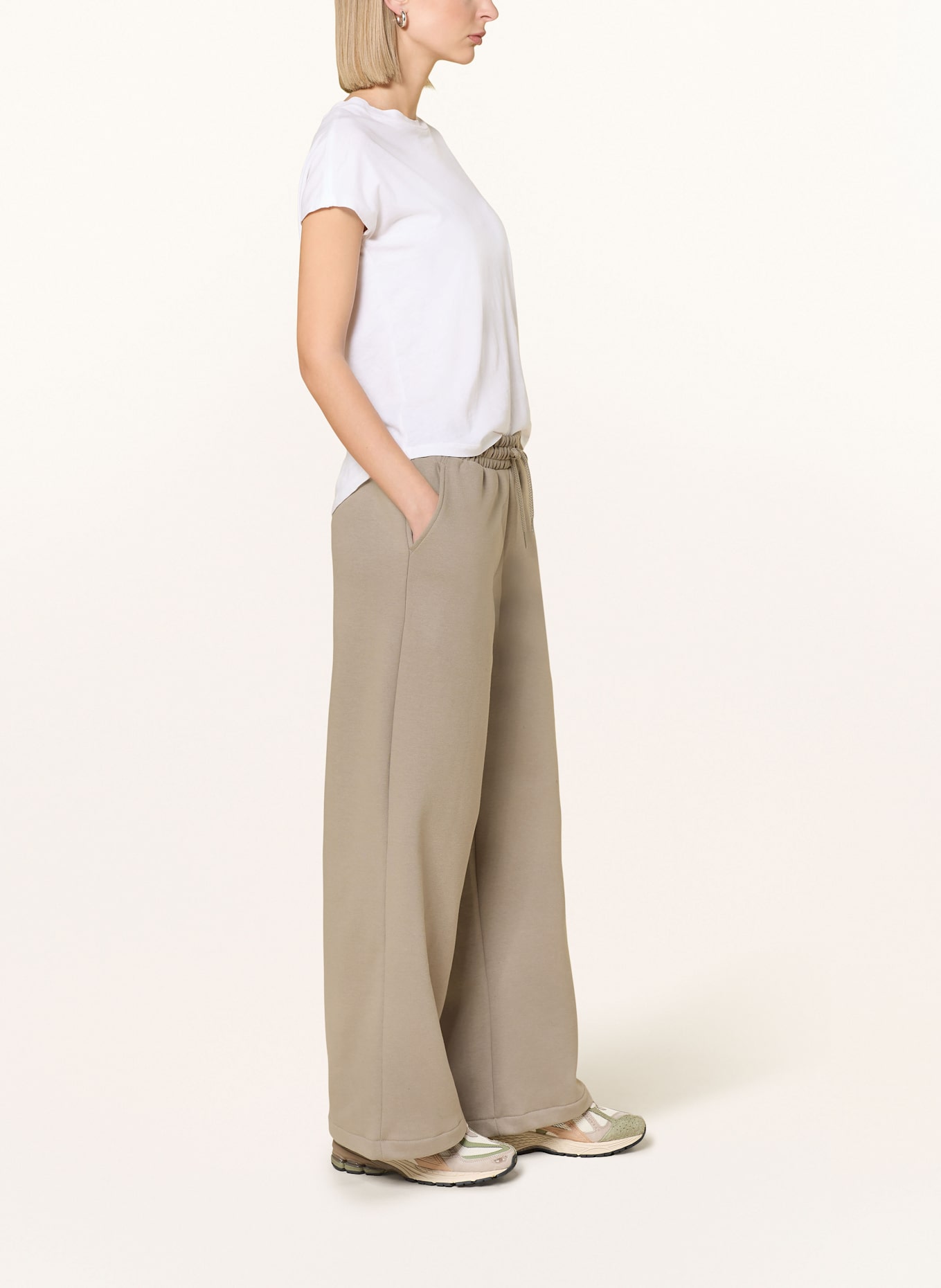 new balance Sweatpants WP51954: HELLBRAUN