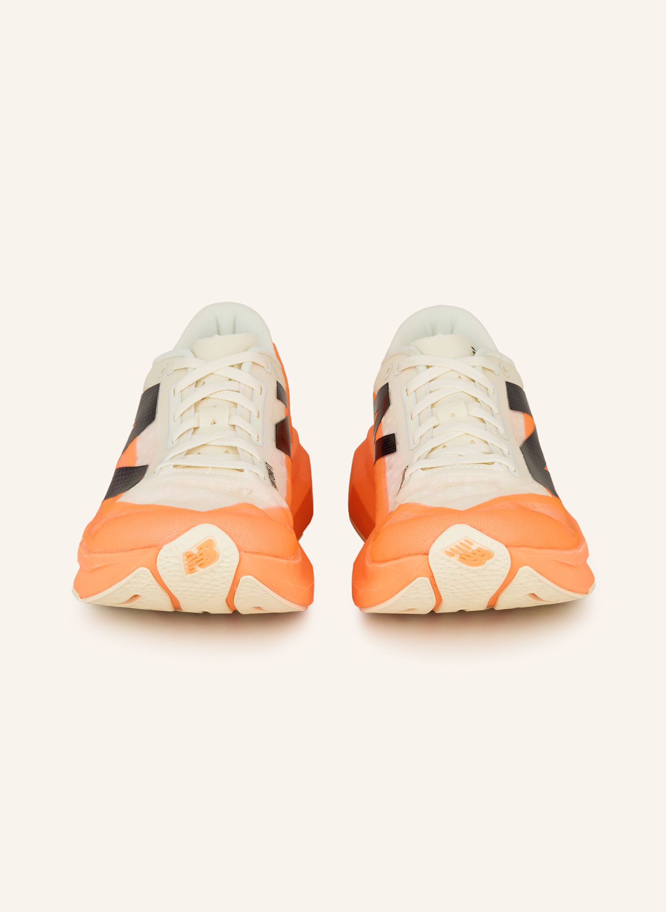 new balance Laufschuhe FULLCELL REBEL V4: WEISS/ NEONORANGE