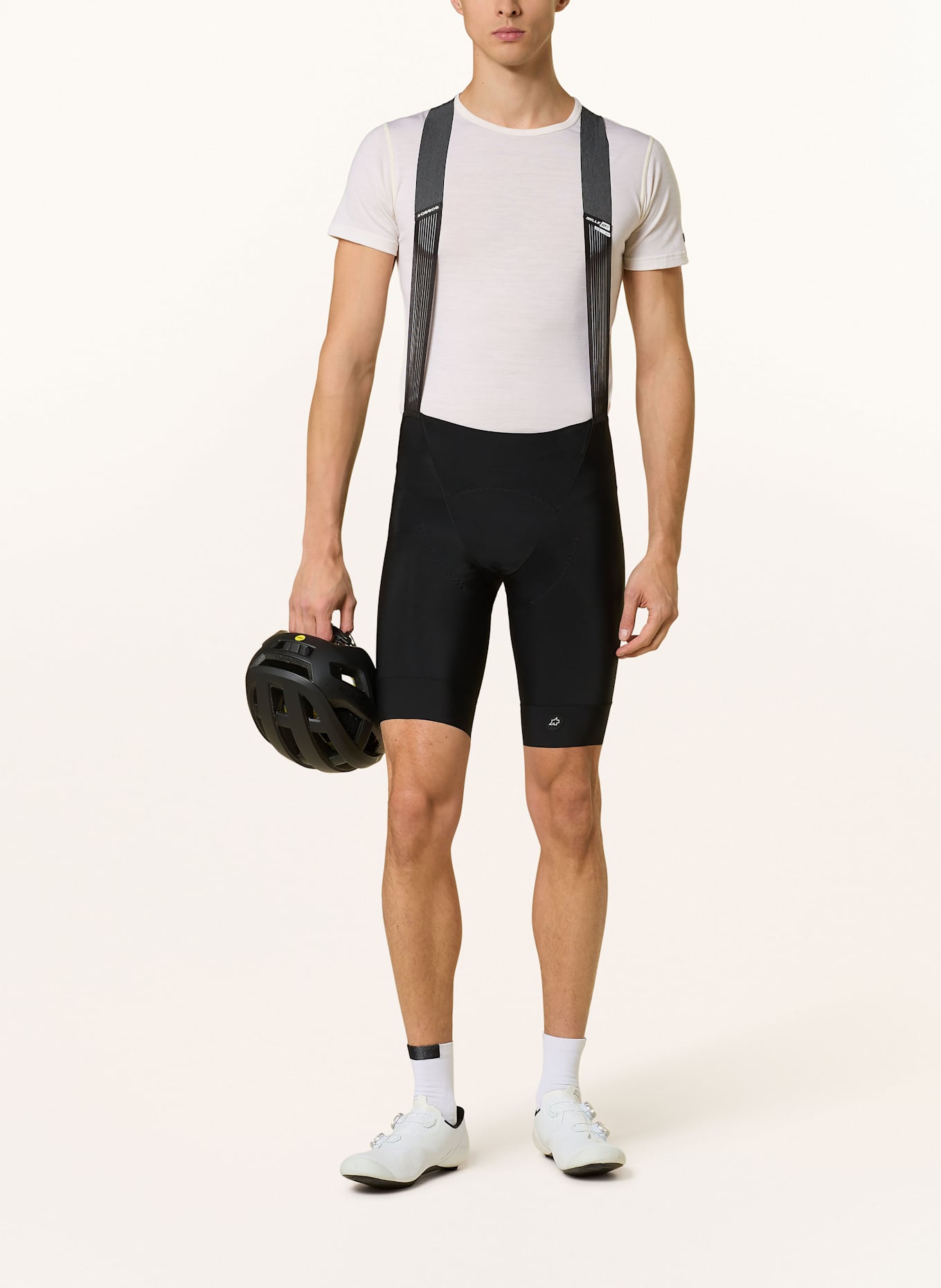 ASSOS MILLE GTS S11 cycling shorts with straps and padded insert: BLACK