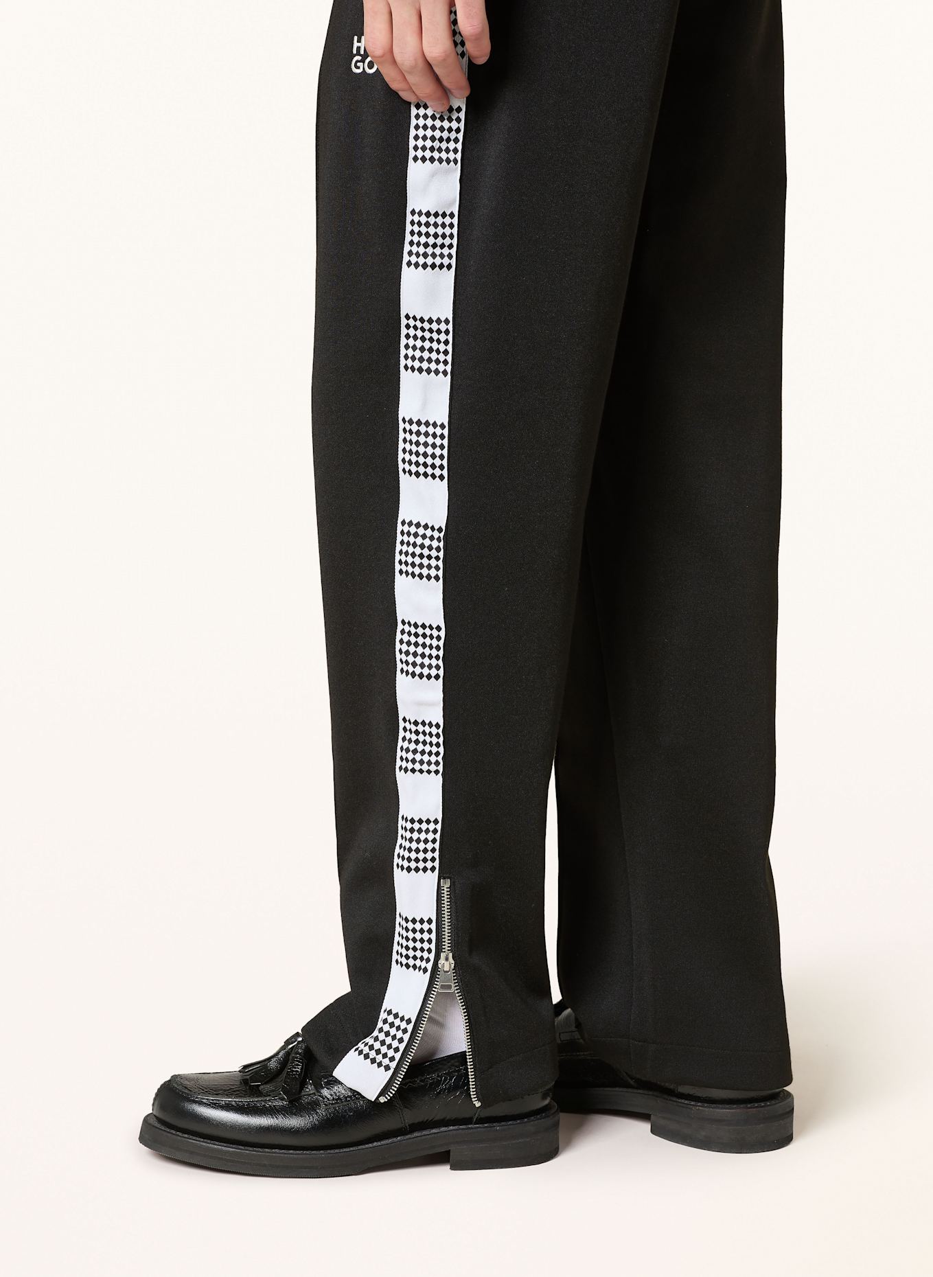 HUGO Sweatpants DEYAMI: BLACK / WHITE