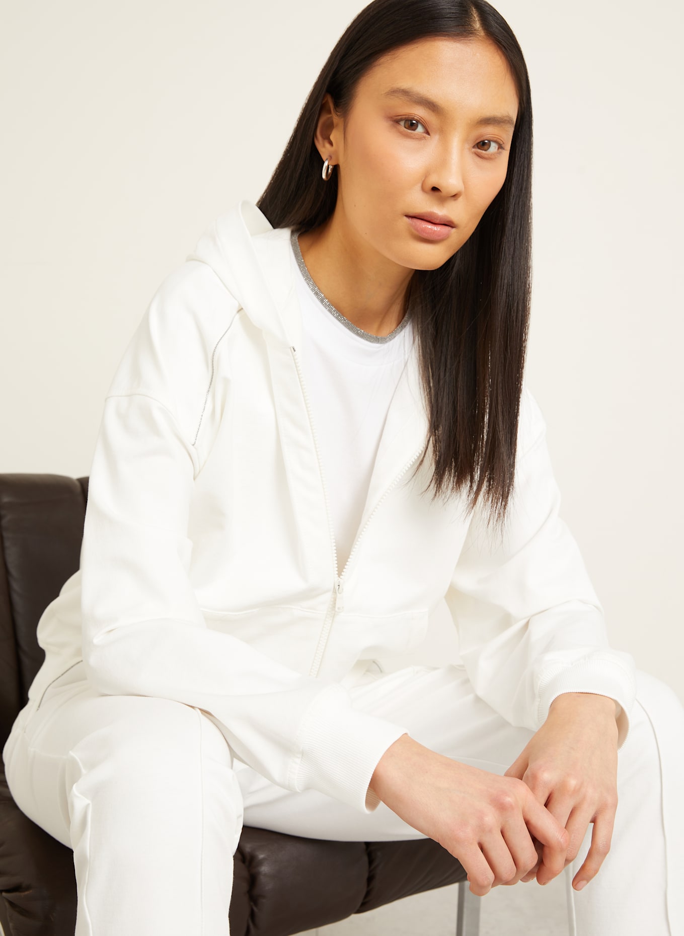 BRUNELLO CUCINELLI Mikinová bunda s ozdobnými kamínky: BÍLÁ