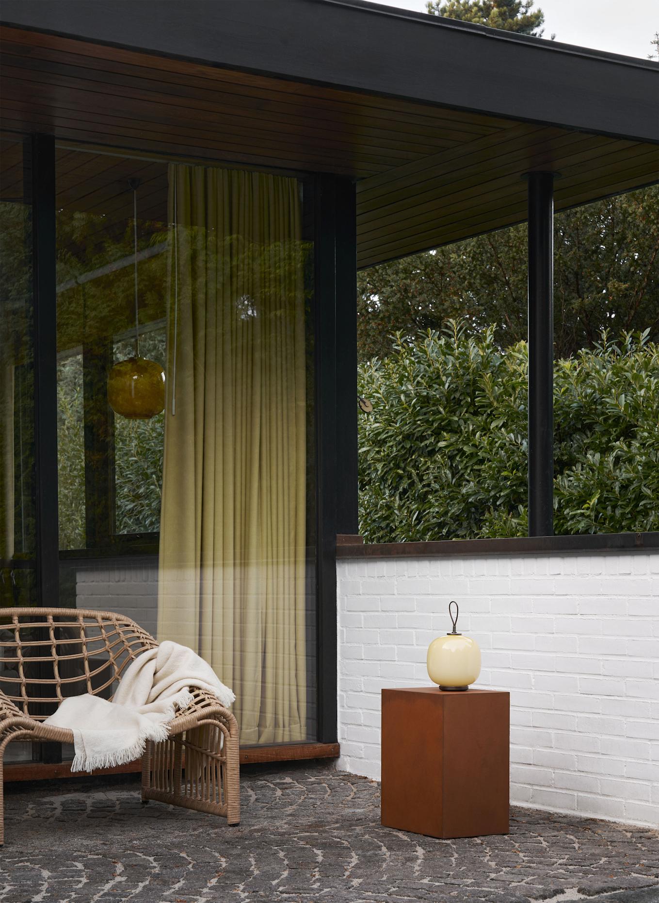 louis poulsen Tischleuchte VL 45 RADIOHUS PORTABLE: GELB / SCHWARZ