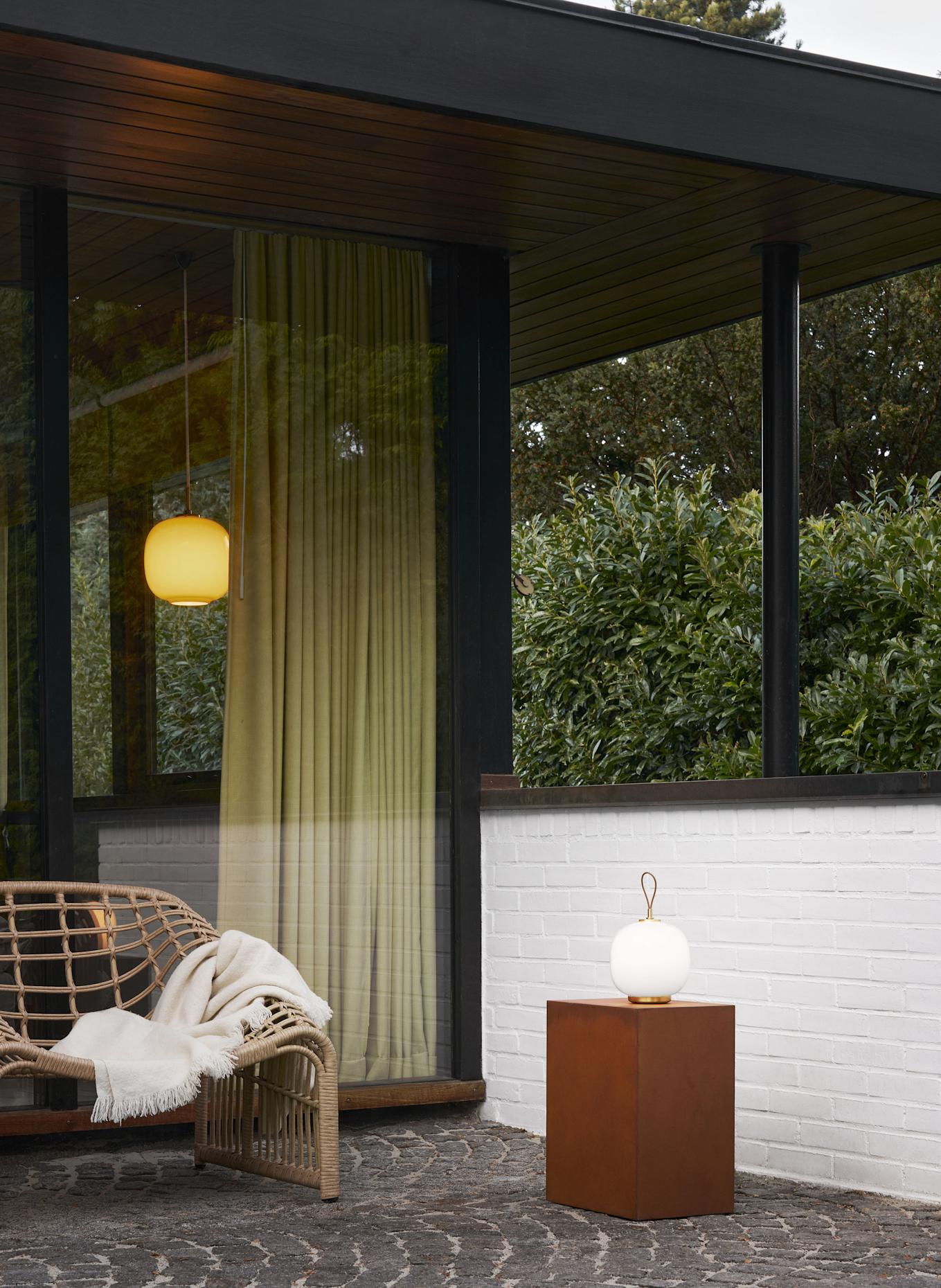 louis poulsen Tischleuchte VL 45 RADIOHUS PORTABLE: WEISS / GOLD