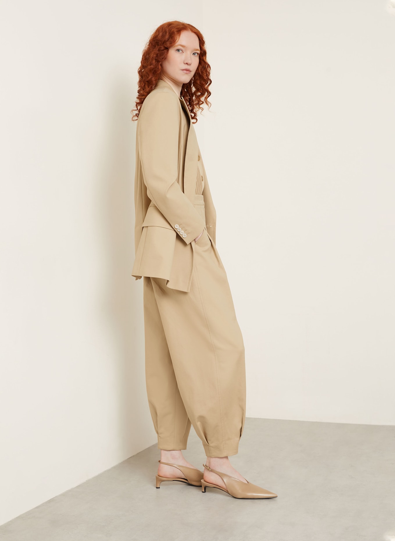 【関税＆送料込み】Max Mara Kabuki Cotton Trousers Kabuki cotton-blend canvas tapered pants in beige - Max Mara