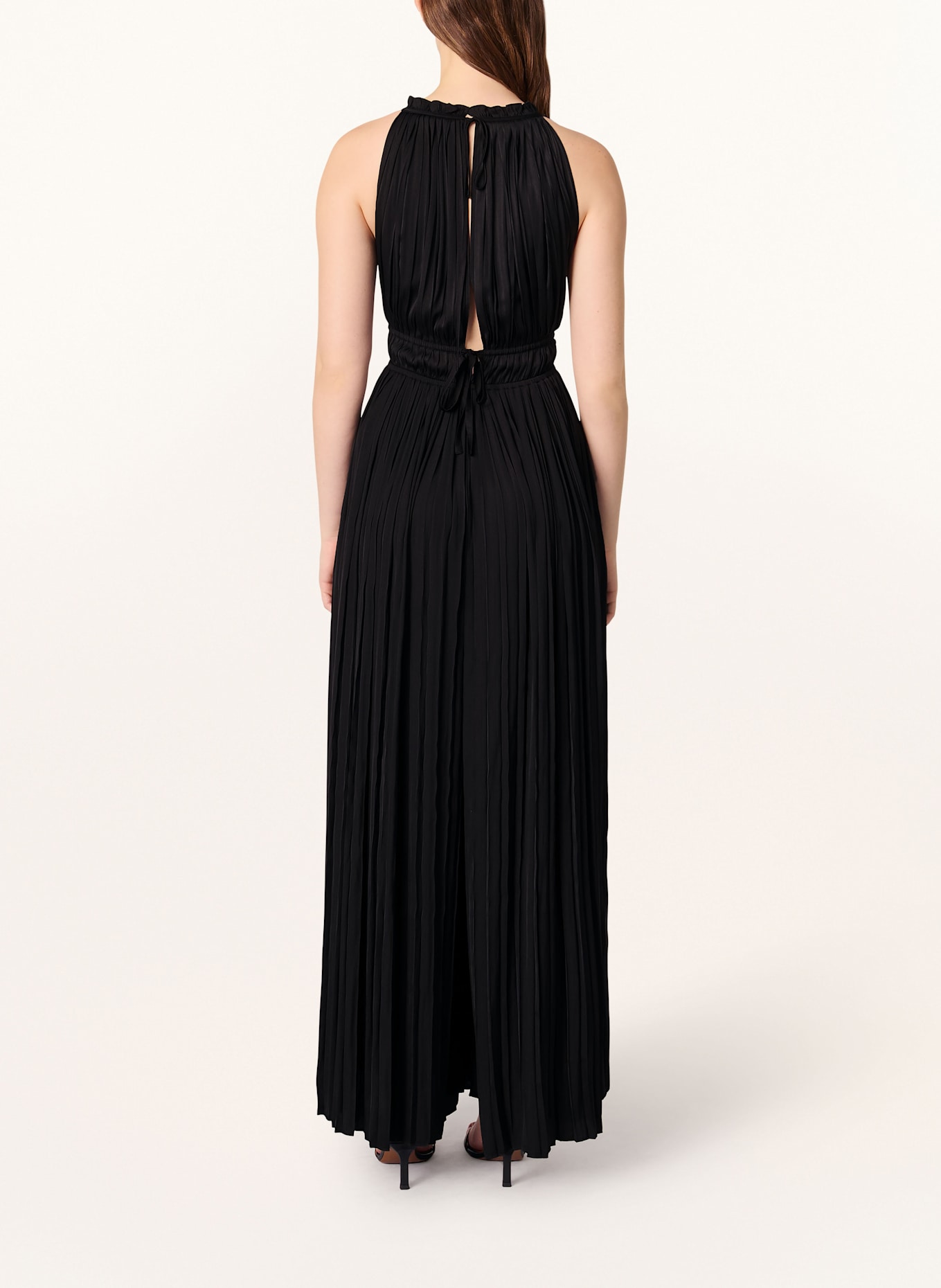 maje Jumpsuit mit Plissees und Cut-out: SCHWARZ
