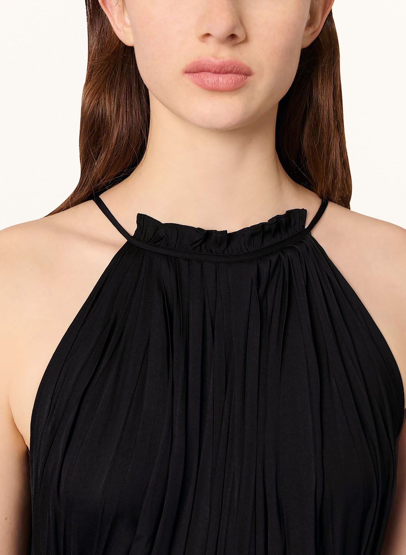 maje Jumpsuit mit Plissees und Cut-out: SCHWARZ