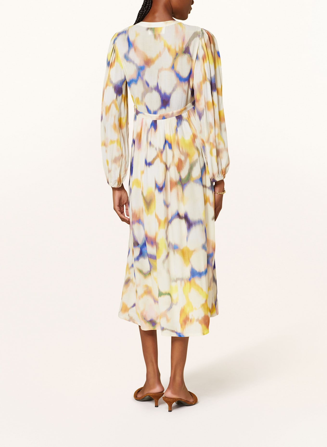 ba&sh Mušelínové šaty FLORIA: TMAVĚ MODRÁ / ŽLUTÁ / REŽNÁ