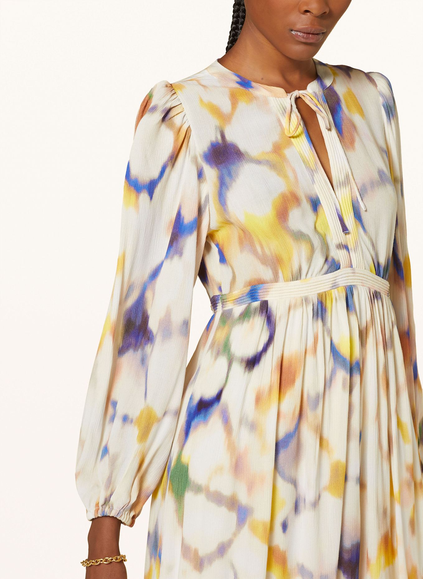 ba&sh Mušelínové šaty FLORIA: TMAVĚ MODRÁ / ŽLUTÁ / REŽNÁ