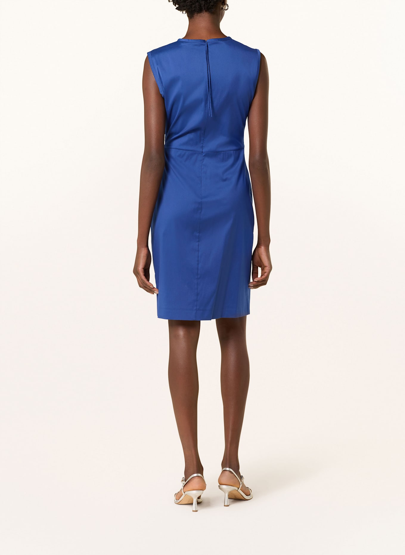 Etuikleid in blau
