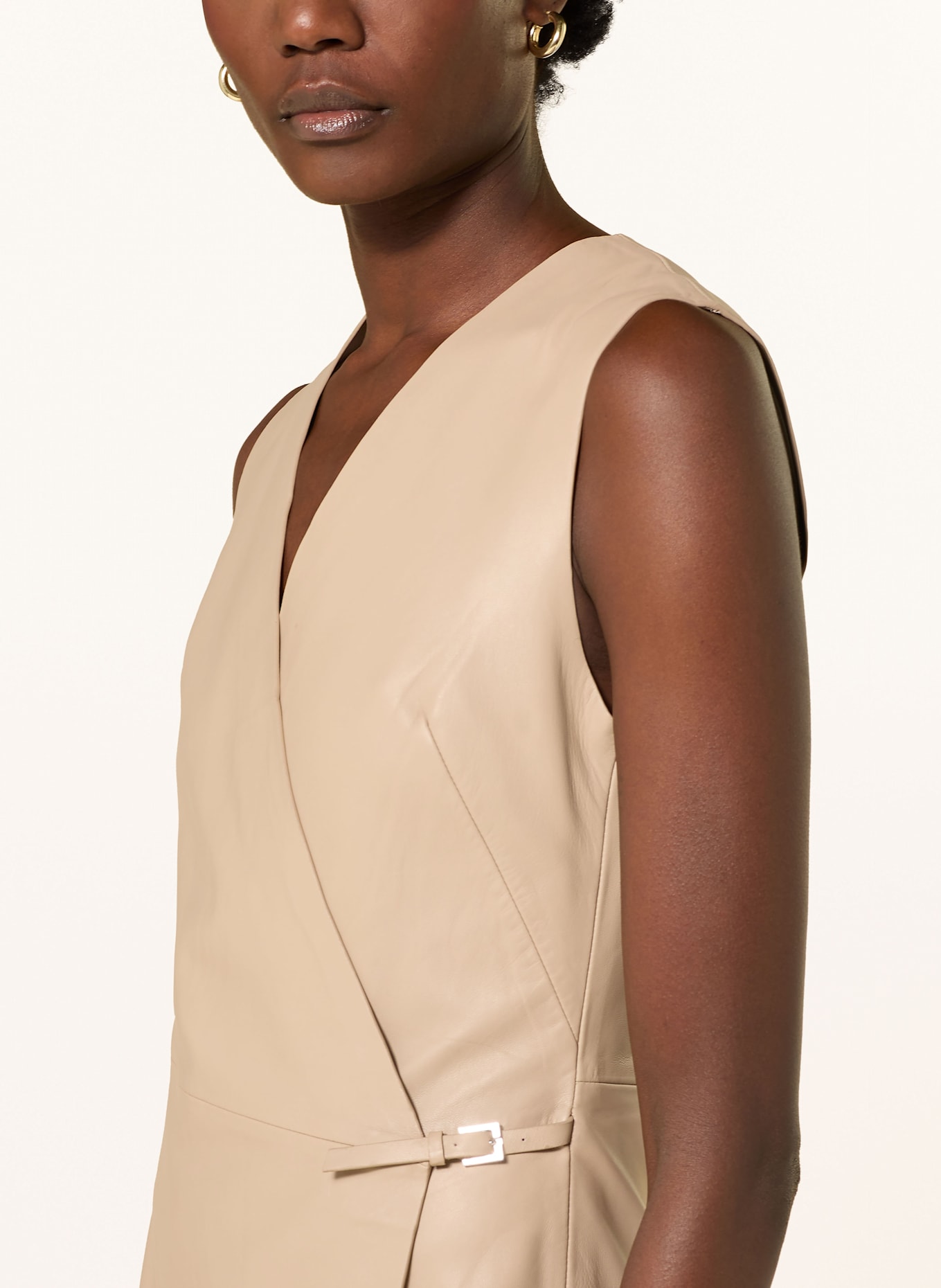 BOSS Lederkleid SYESHA in Wickeloptik: BEIGE
