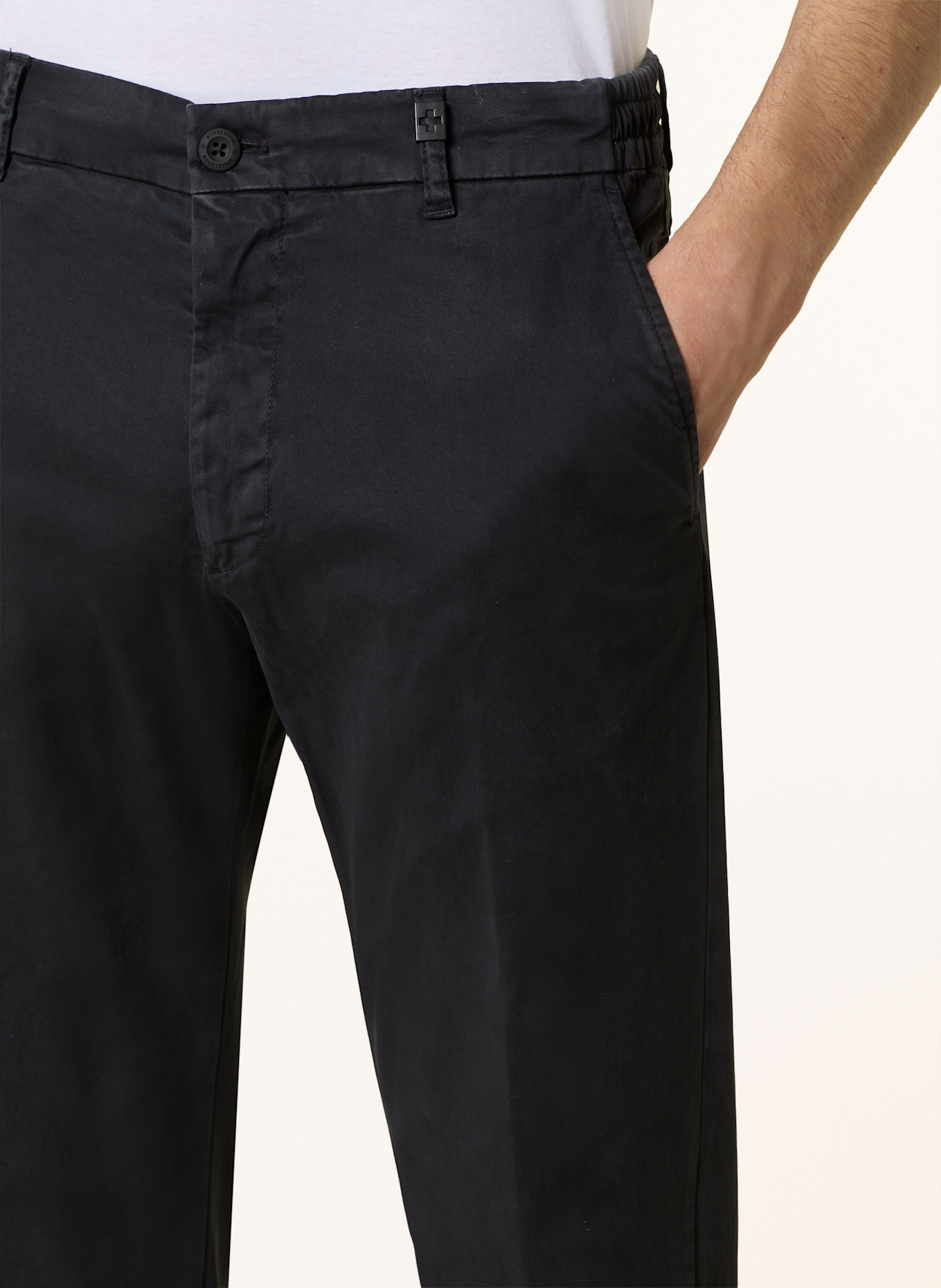 STRELLSON Chinosy TIUS extra slim fit: CZARNY