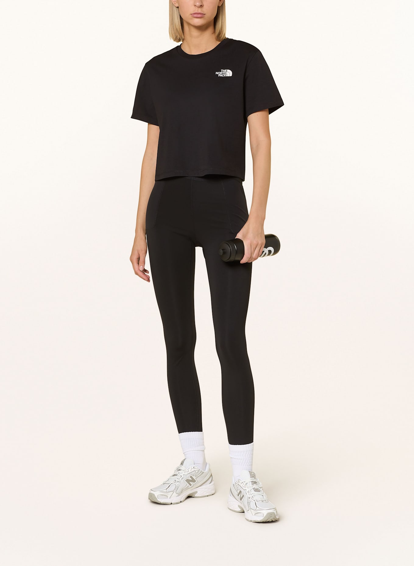 THE NORTH FACE T-Shirt SIMPLE DOME CROPPED: SCHWARZ/ WEISS