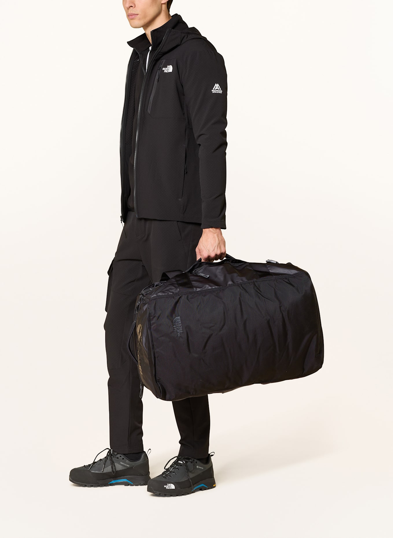 THE NORTH FACE Reisetasche BASE CAMP VOYAGER 62 l: SCHWARZ/ DUNKELGRAU