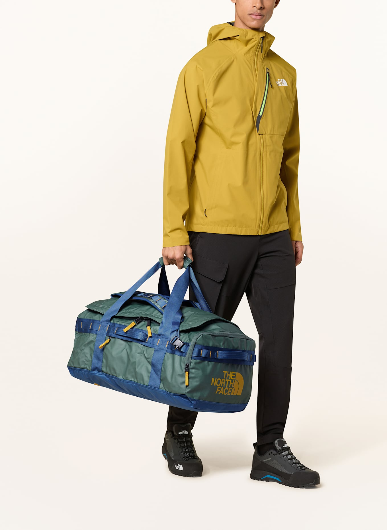 THE NORTH FACE Reisetasche BASE CAMP VOYAGER 62 l: GRÜN/ BLAU