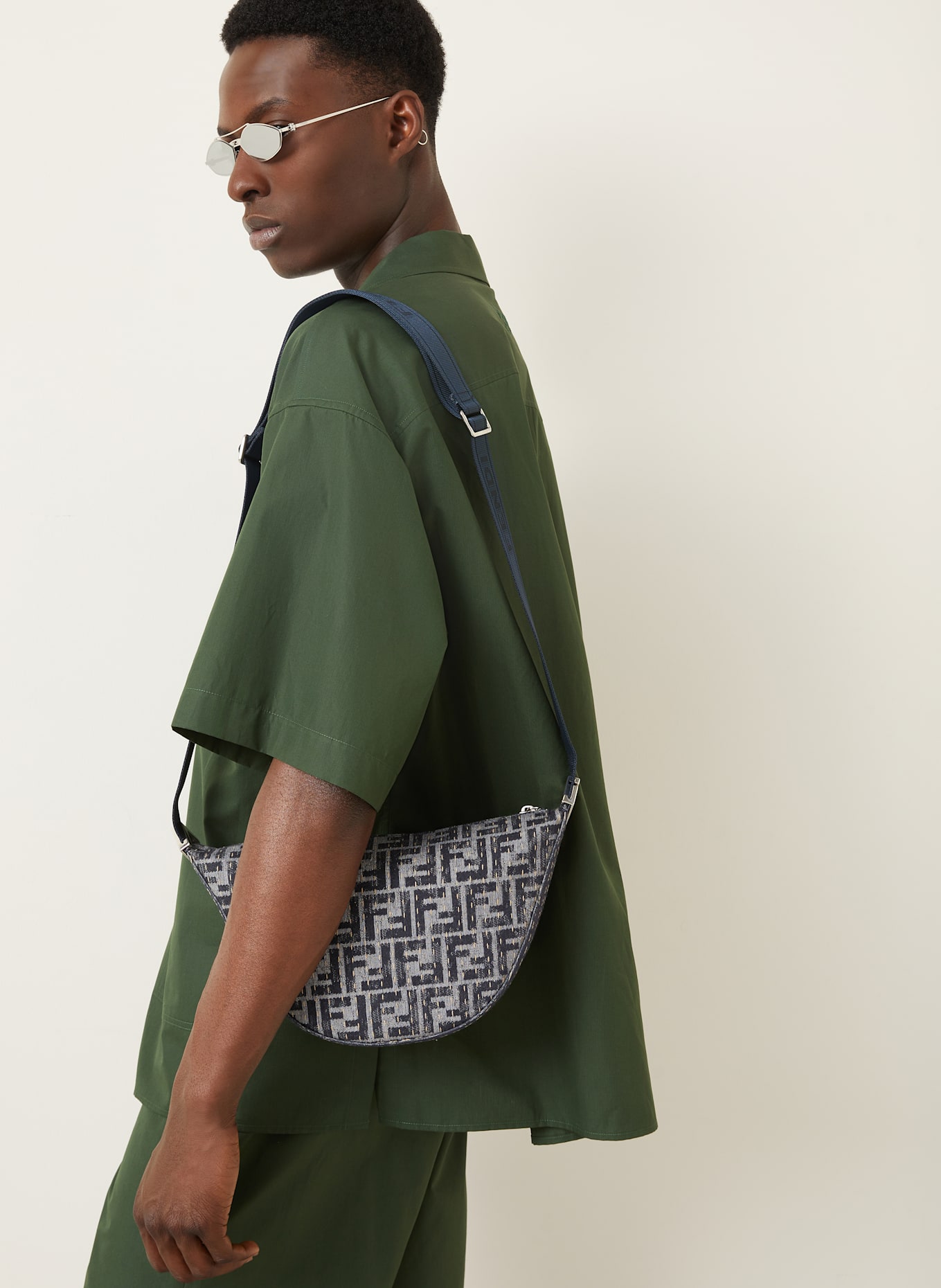 ショルダーバッグ FENDI EMBROIDERED CANVAS FENDI MELON CROSSBODY BAG Embroidered canvas Fendi Melon crossbody bag – G&B