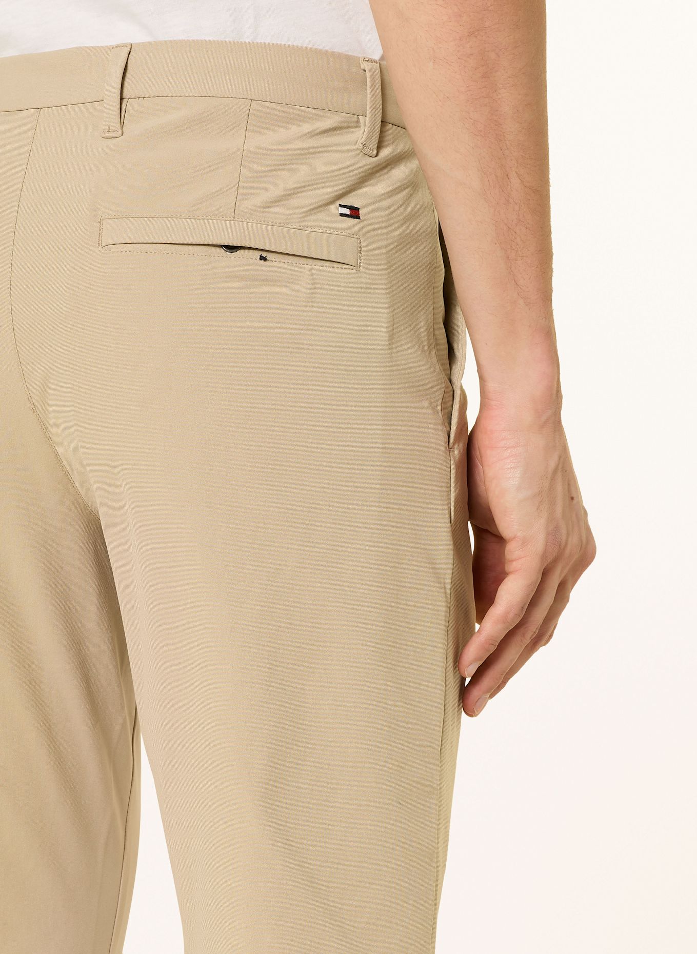 TOMMY HILFIGER Chino DENTON Straight Fit: SVĚTLE HNĚDÁ