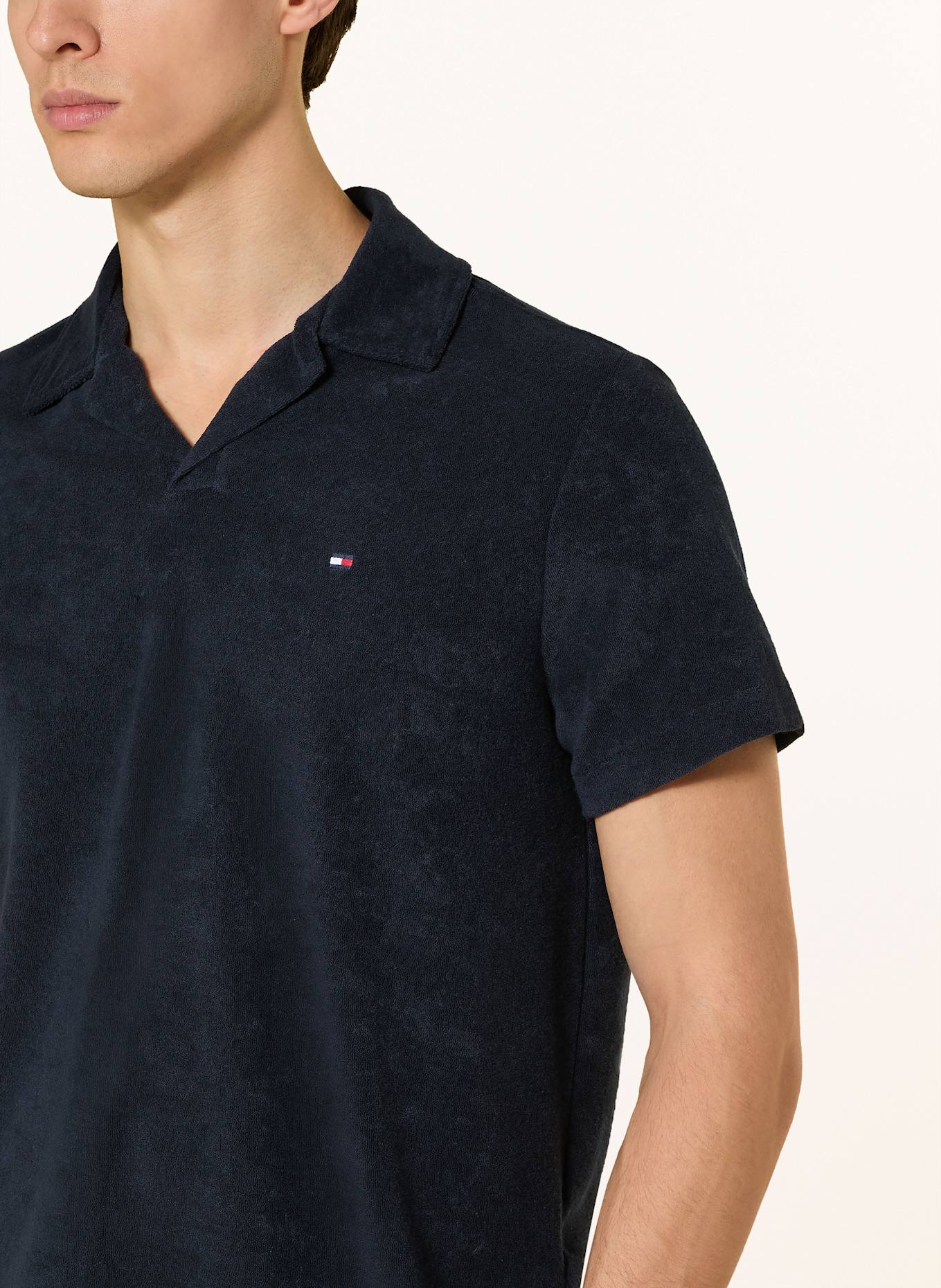 TOMMY HILFIGER Frottee-Poloshirt: DUNKELBLAU