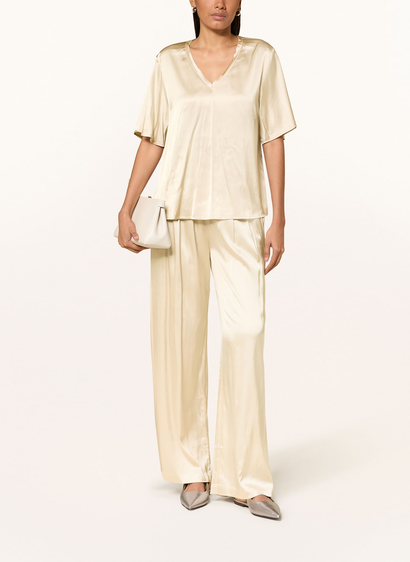 Zu Beschreibung, Passform und Materialshirt MMEVIE aus Satin: BEIGE