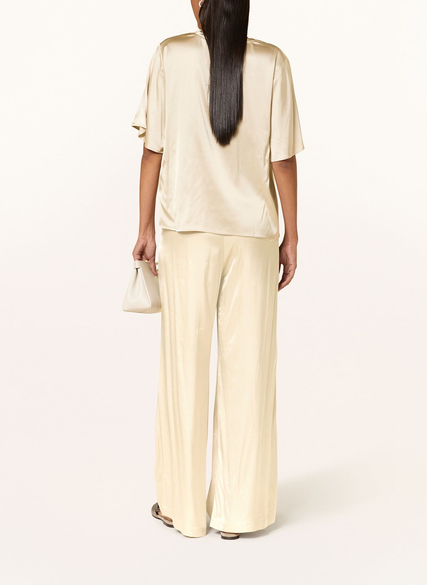 Zu Beschreibung, Passform und Materialshirt MMEVIE aus Satin: BEIGE
