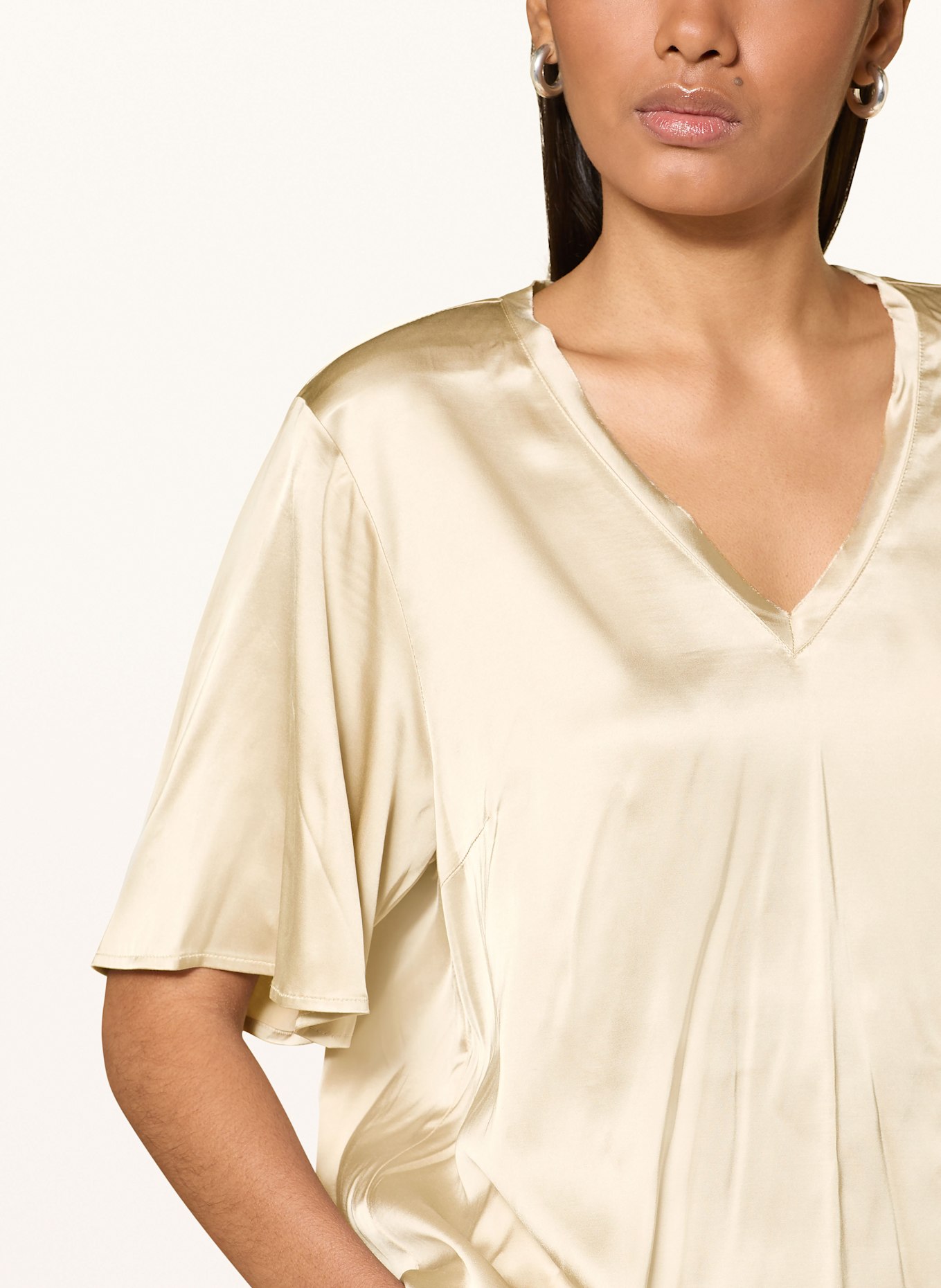 Zu Beschreibung, Passform und Materialshirt MMEVIE aus Satin: BEIGE