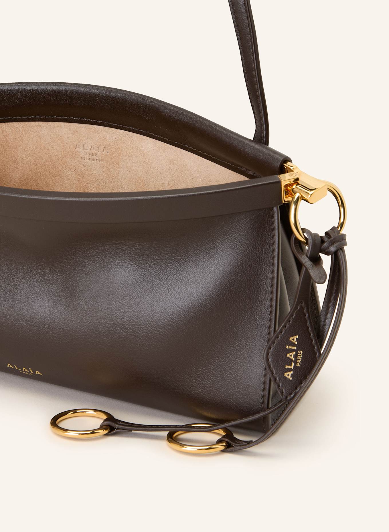【洗練レザーの曲線美】ALAIA LE CLICK Small Bag Dark Brown ALAÏA Click E/W small leather shoulder bag | NET-A-PORTER