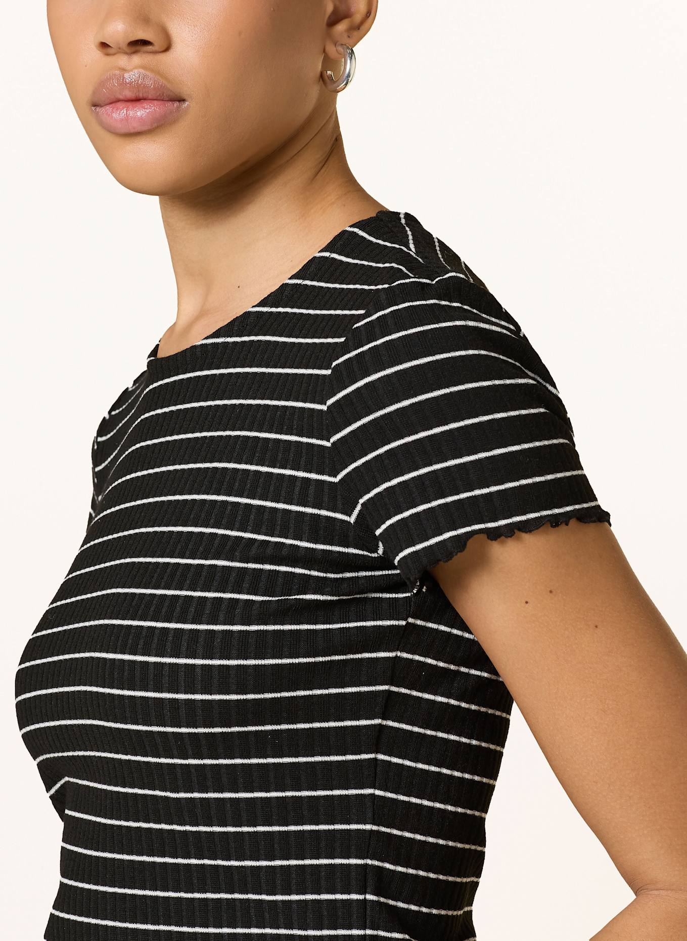 ONLY Tričko: ČERNÁ / BÍLÁ