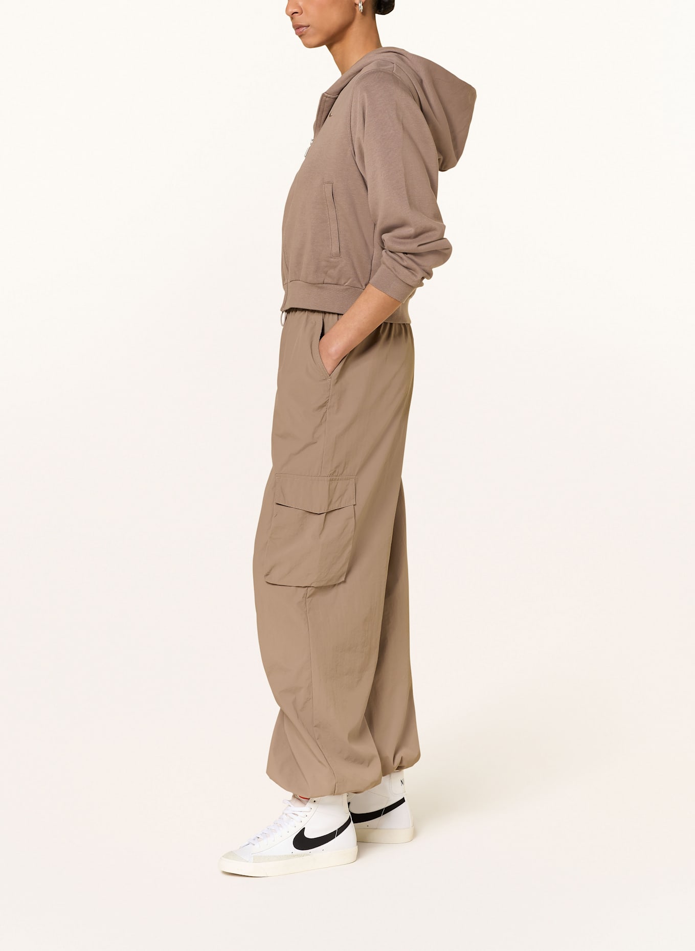 Nike Sweatjacke SPORTSWEAR CHILL: BRAUN