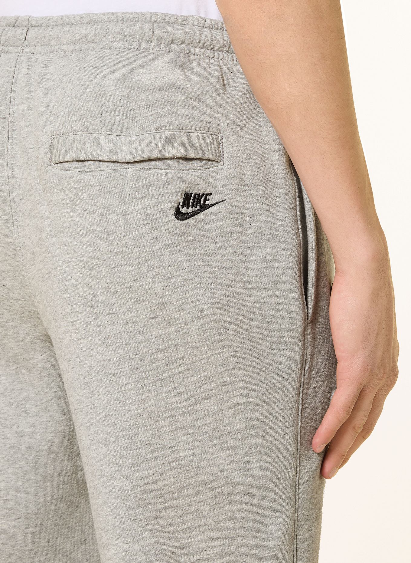 Nike Spodnie dresowe SPORTSWEAR CLUB: JASNOCZARY