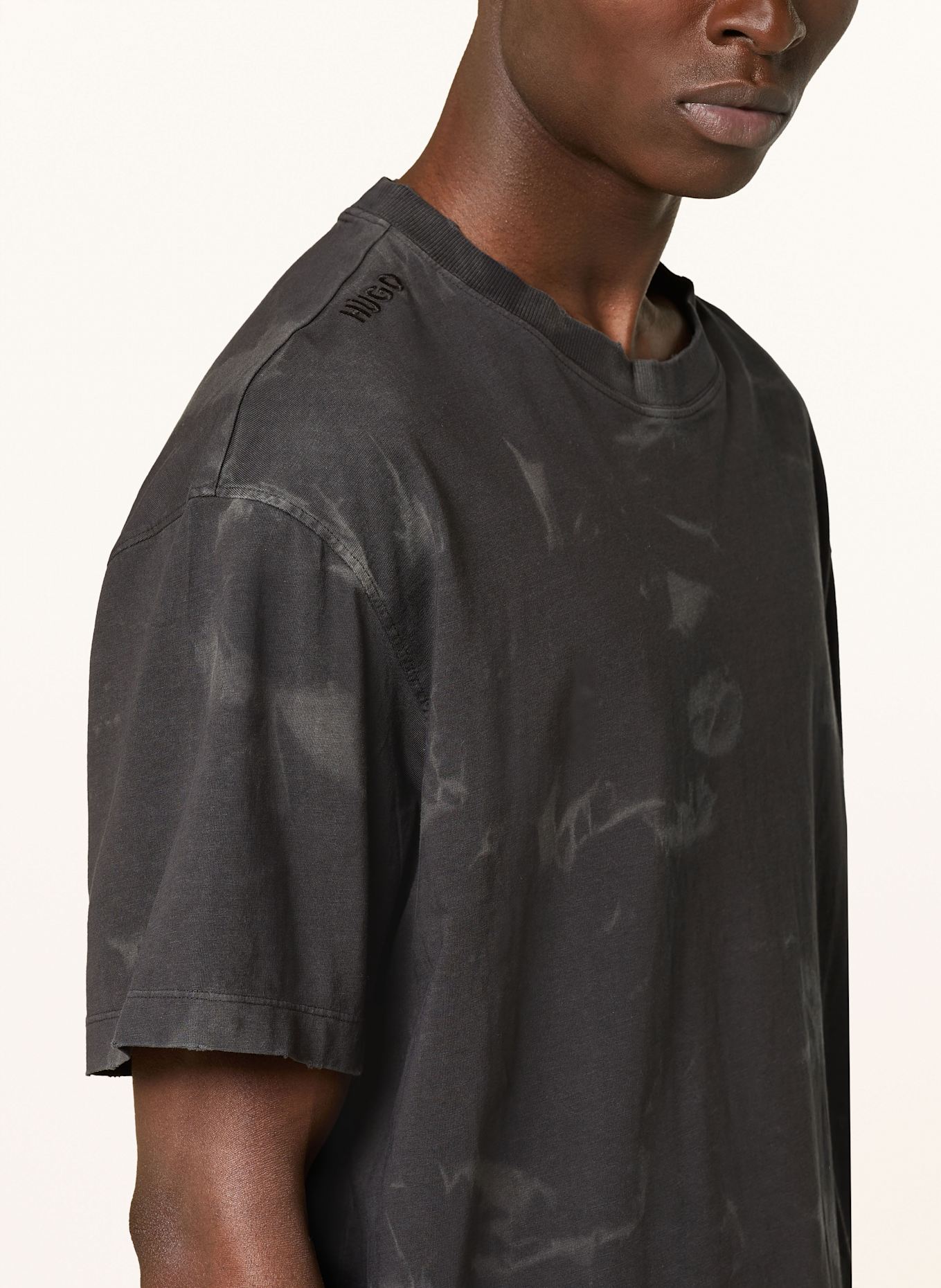 HUGO BLUE T-Shirt NUSTROYO: SCHWARZ/ GRAU