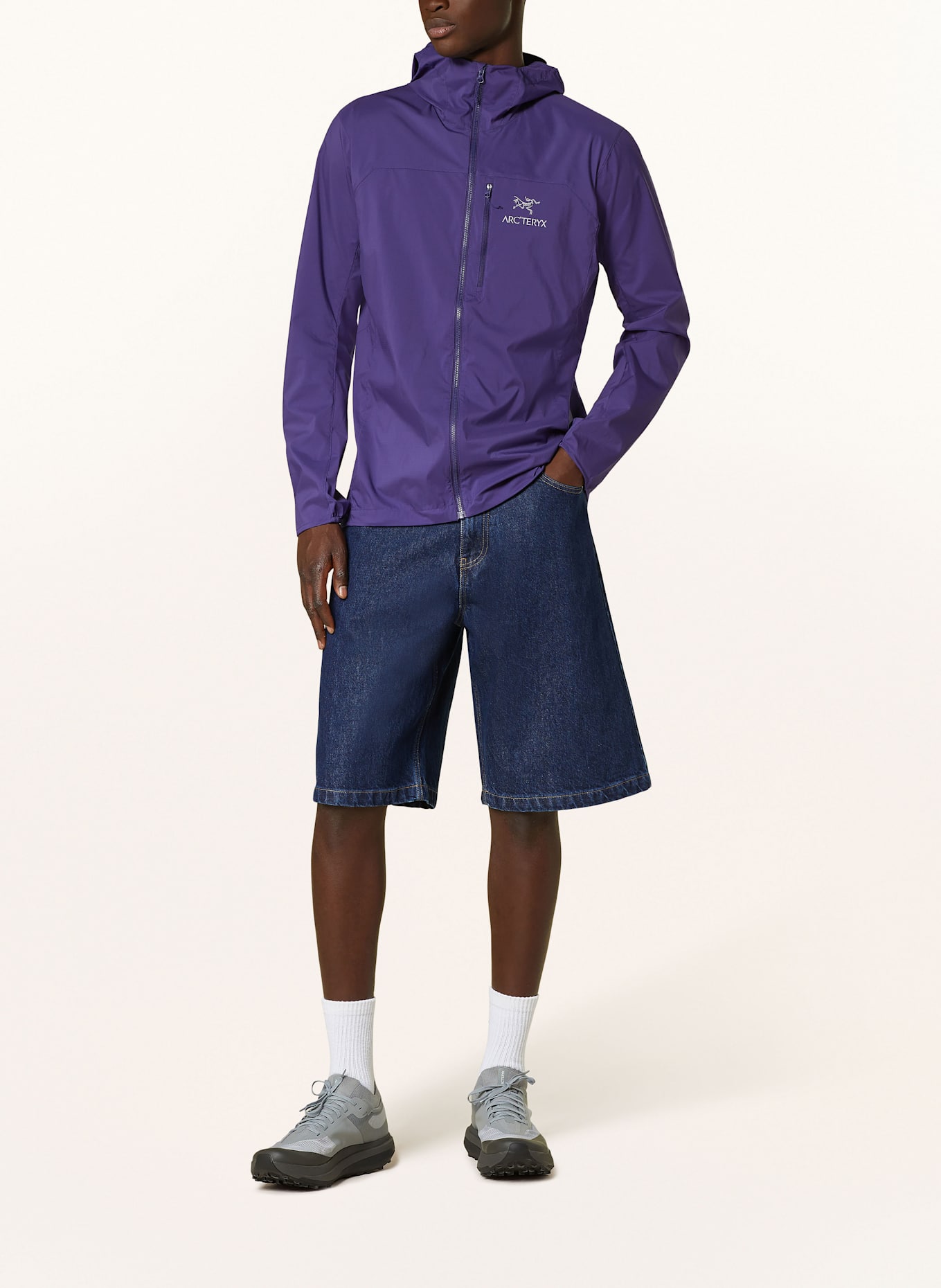 ARC'TERYX Windbreaker SQUAMISH HOODY: DUNKELLILA