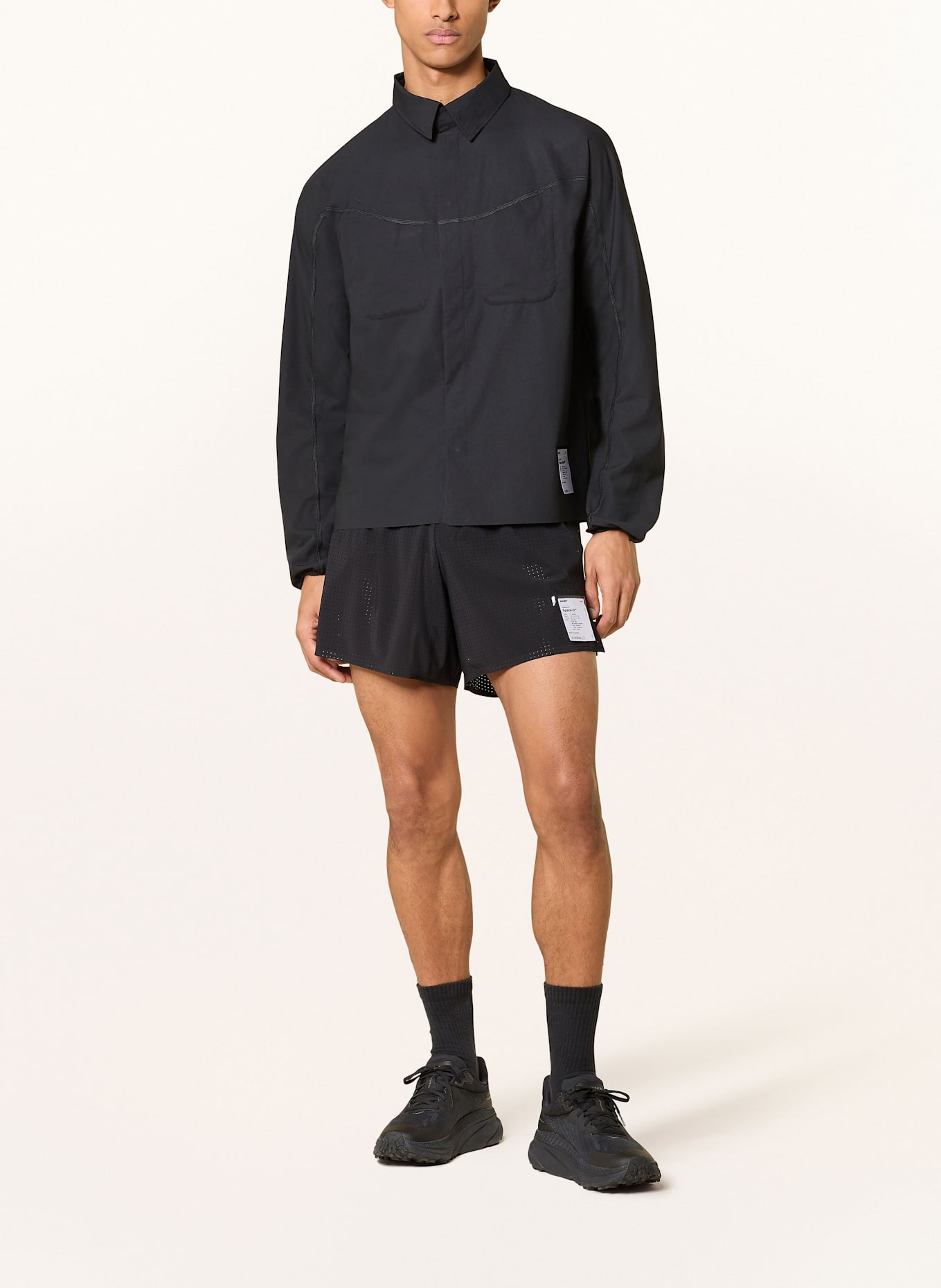 SATISFY PEACESHELL RIVER running shirt: BLACK