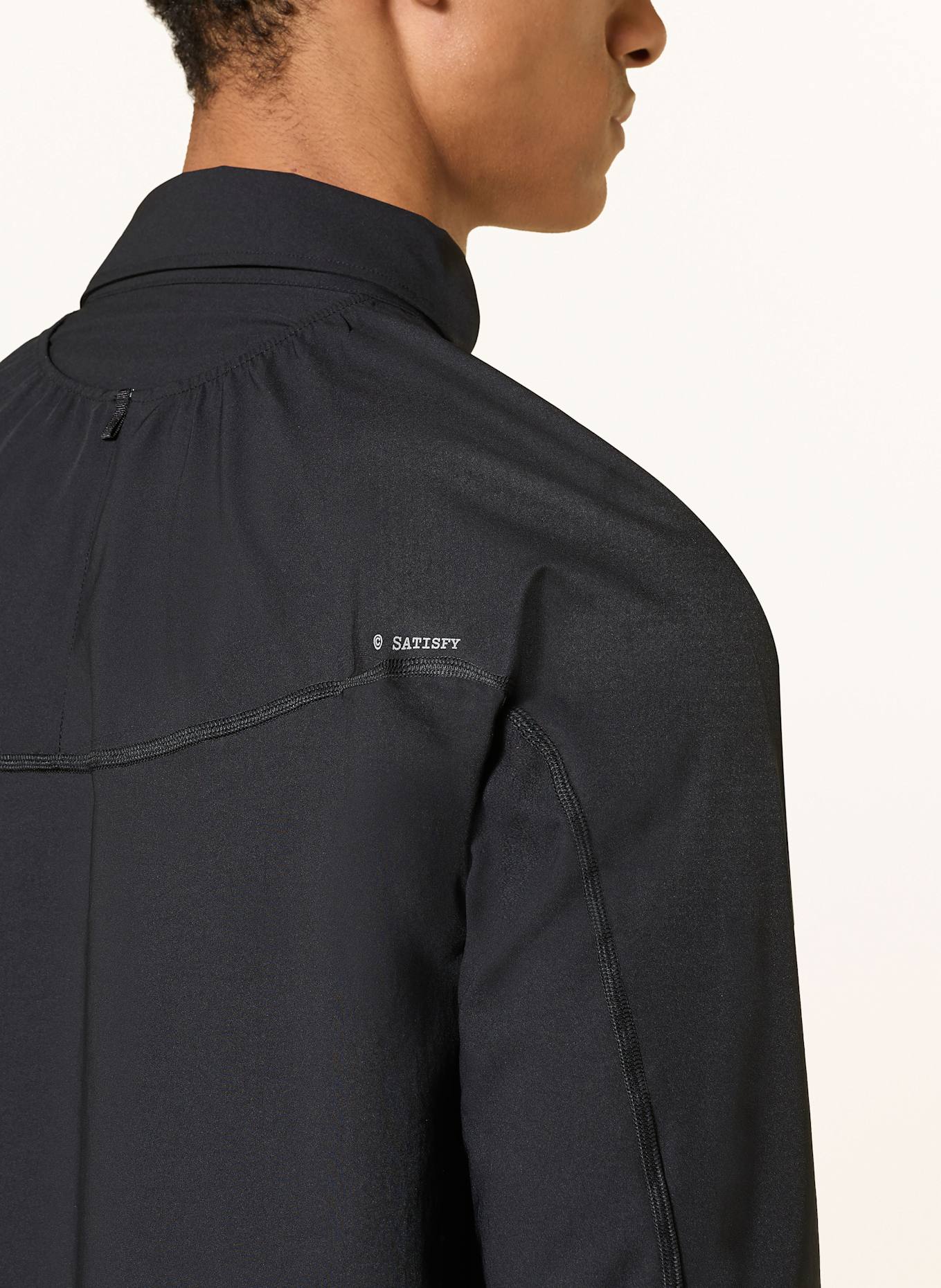 SATISFY PEACESHELL RIVER running shirt: BLACK