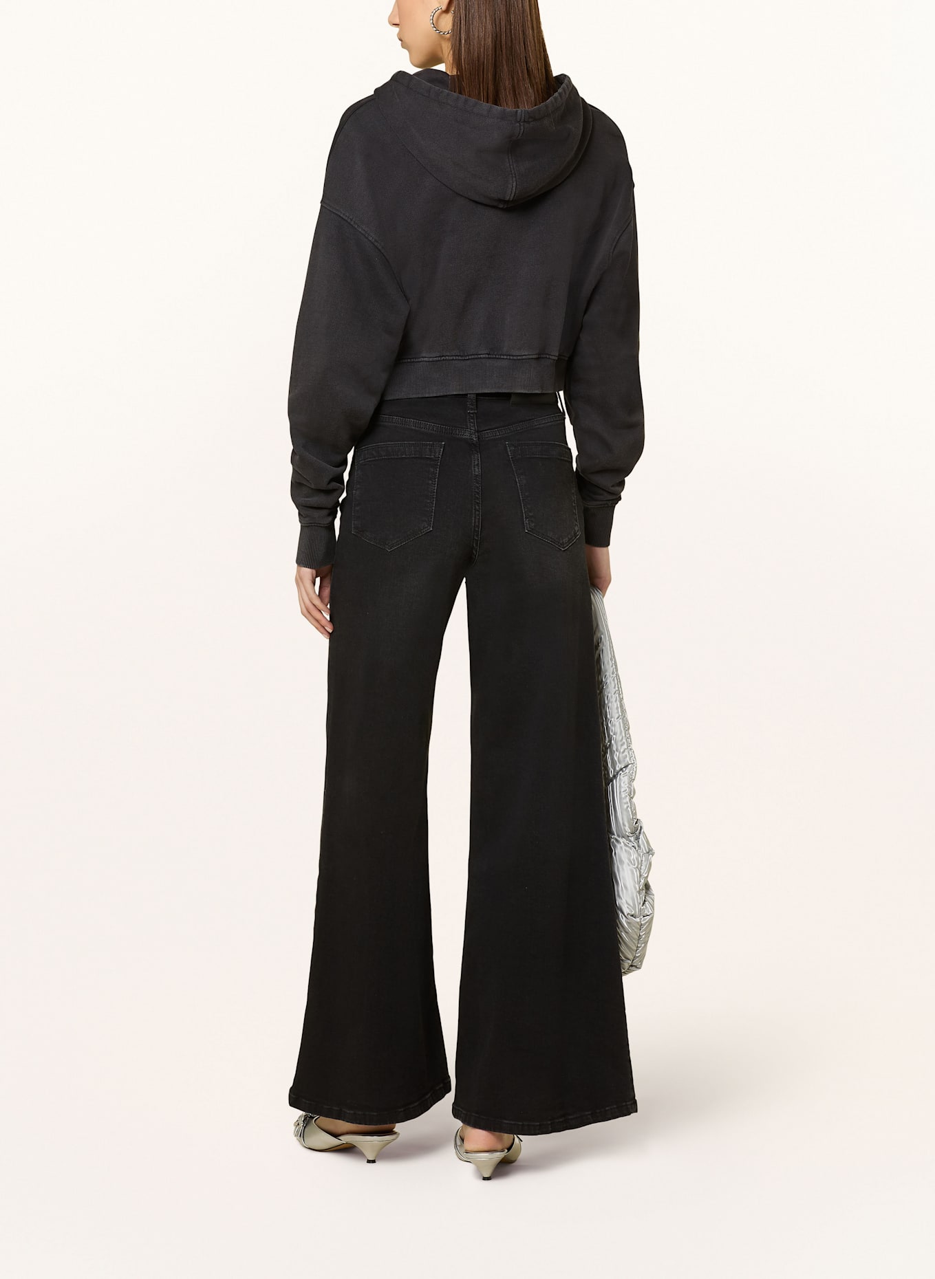 GUESS JEANS Cropped-Sweatjacke mit Schmucksteinen: SCHWARZ